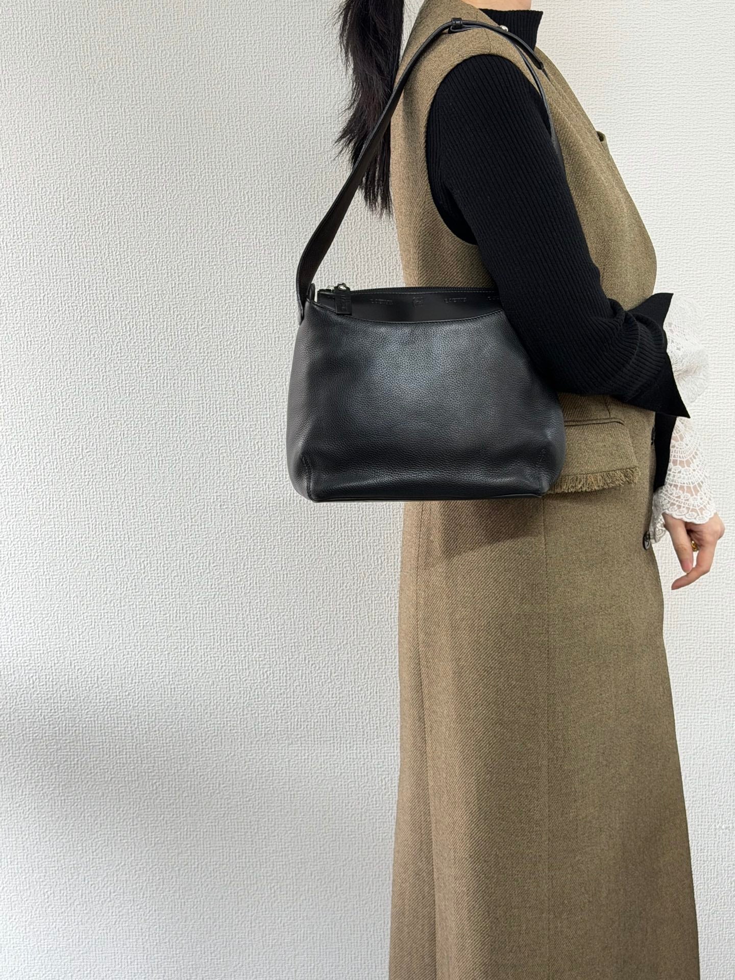 LOEWE Genuine leather Shoulderbag