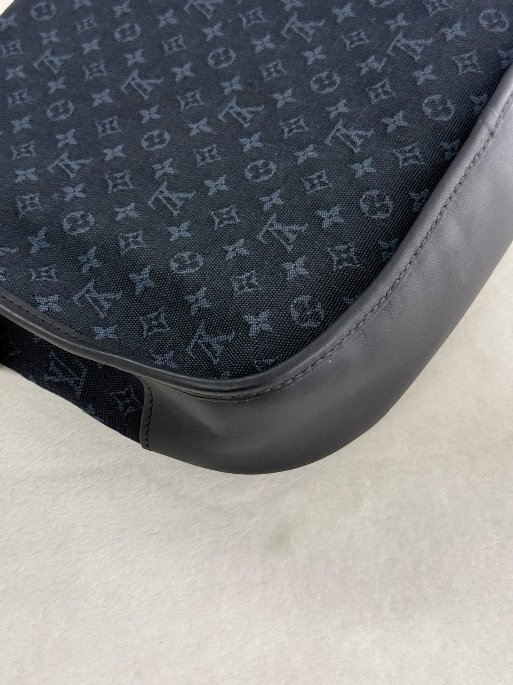 LOUIS VUITTON Monogram Denim Massenger Shoulderbag