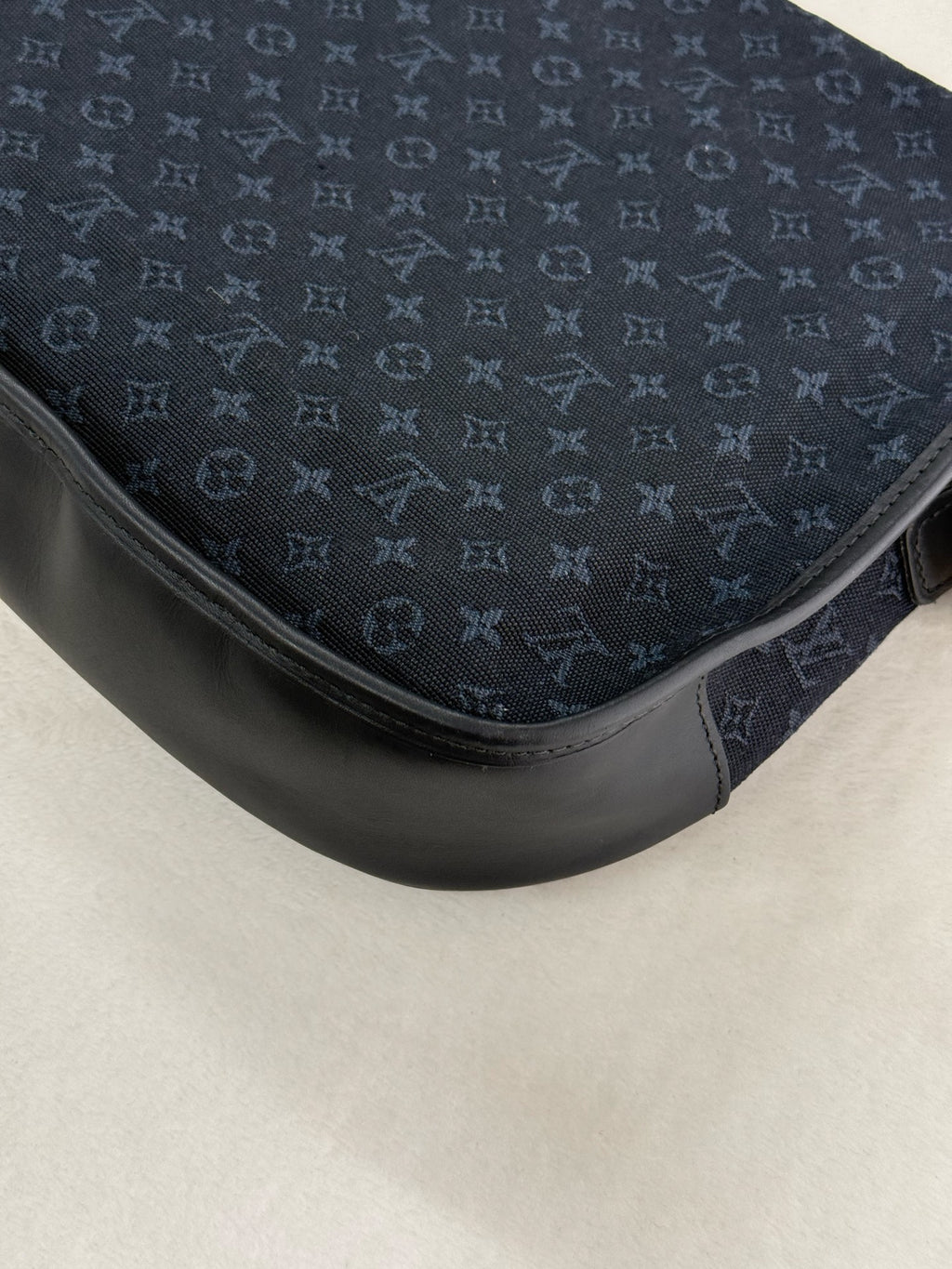 LOUIS VUITTON Monogram Denim Massenger Shoulderbag