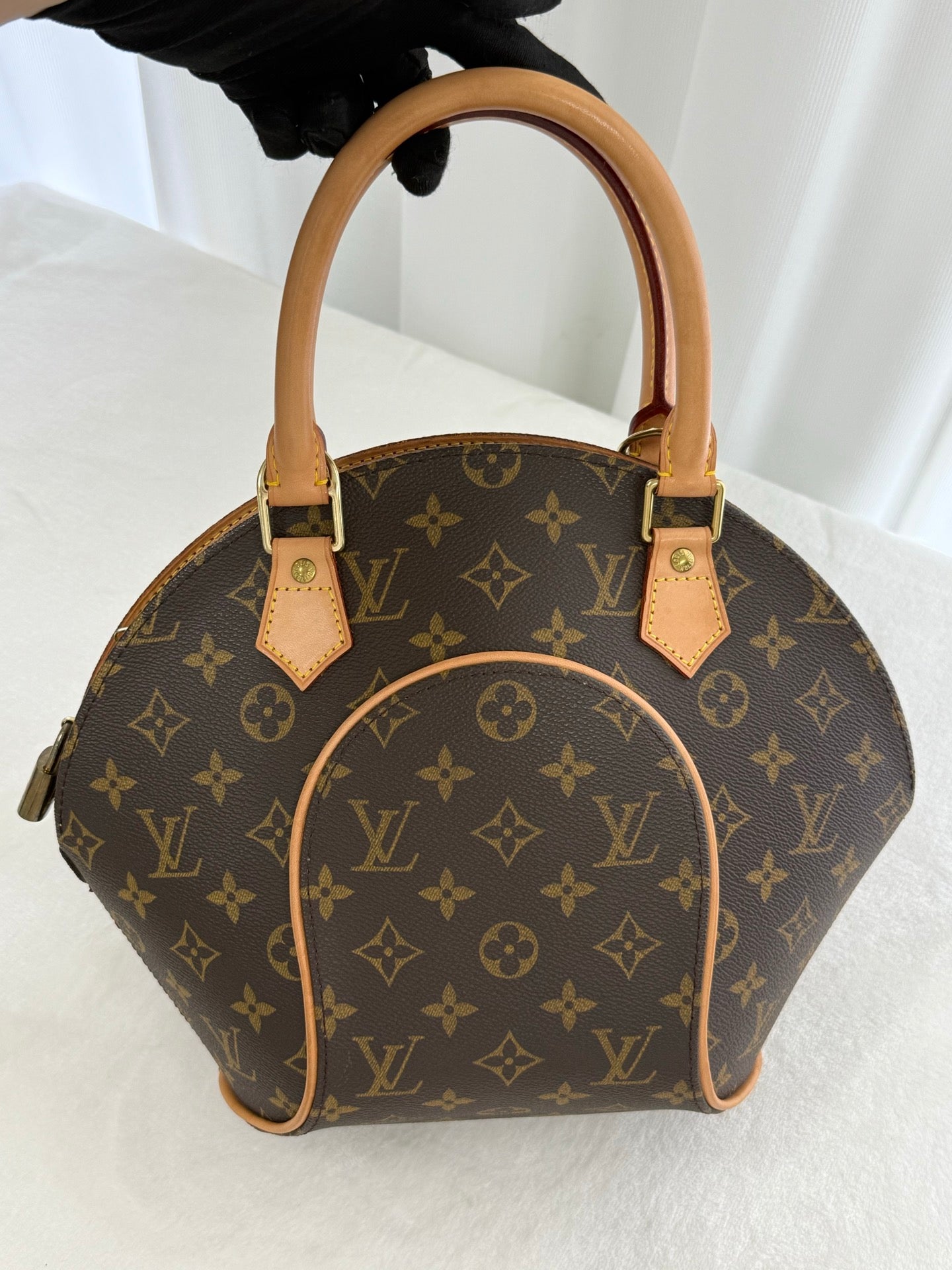 LOUIS VUITTON Monogram Pearl Bag