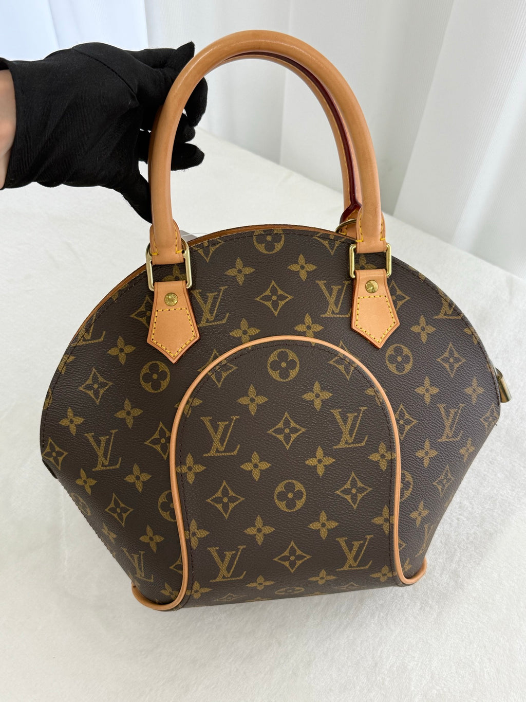 LOUIS VUITTON Monogram Pearl Bag