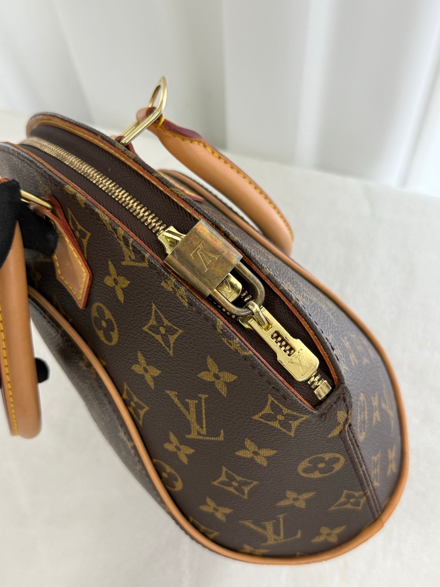LOUIS VUITTON Monogram Pearl Bag