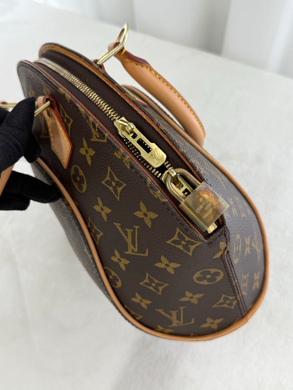 LOUIS VUITTON Monogram Pearl Bag