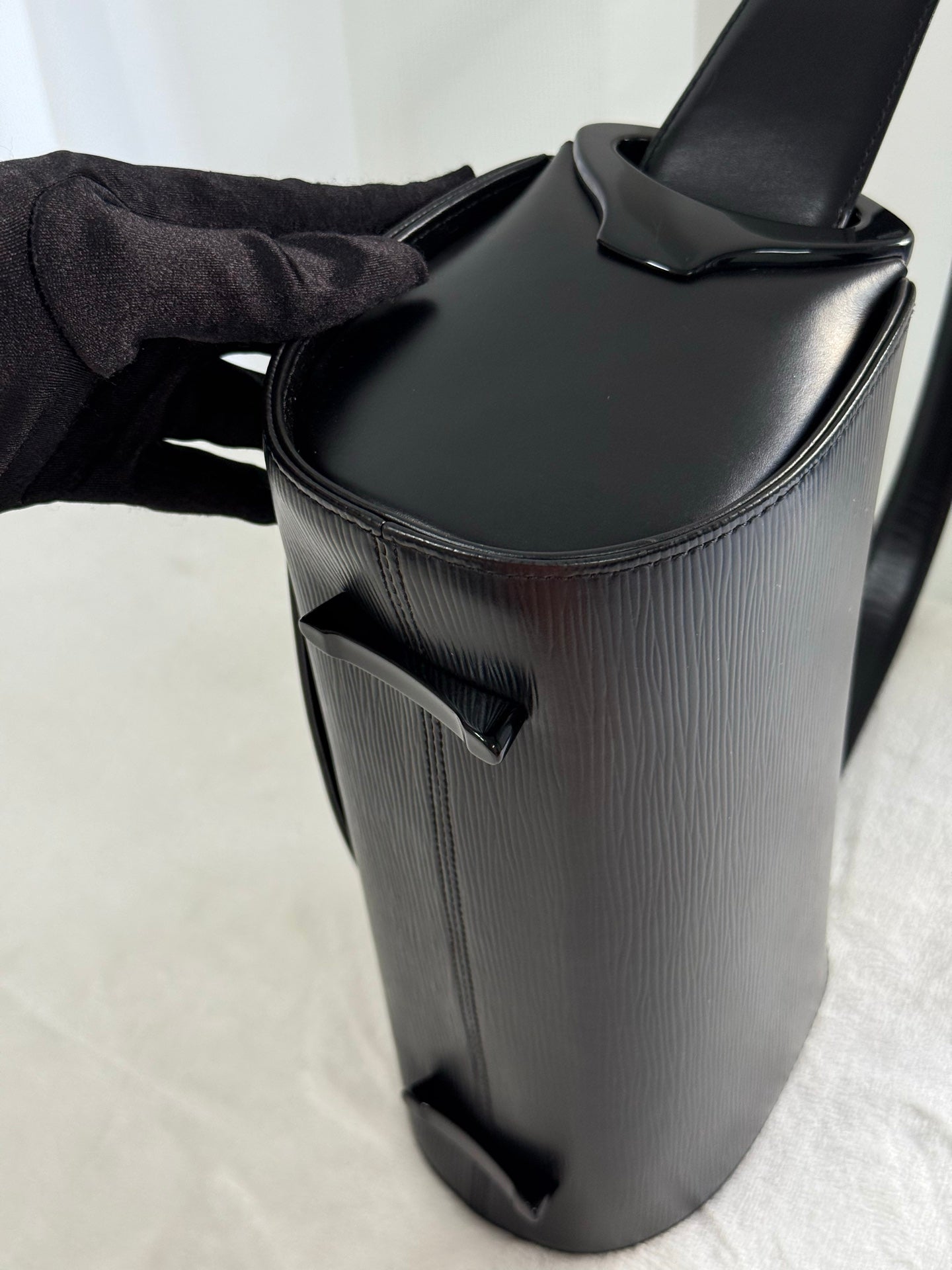 LOUIS VUITTON Epi Nocturne Shoulderbag