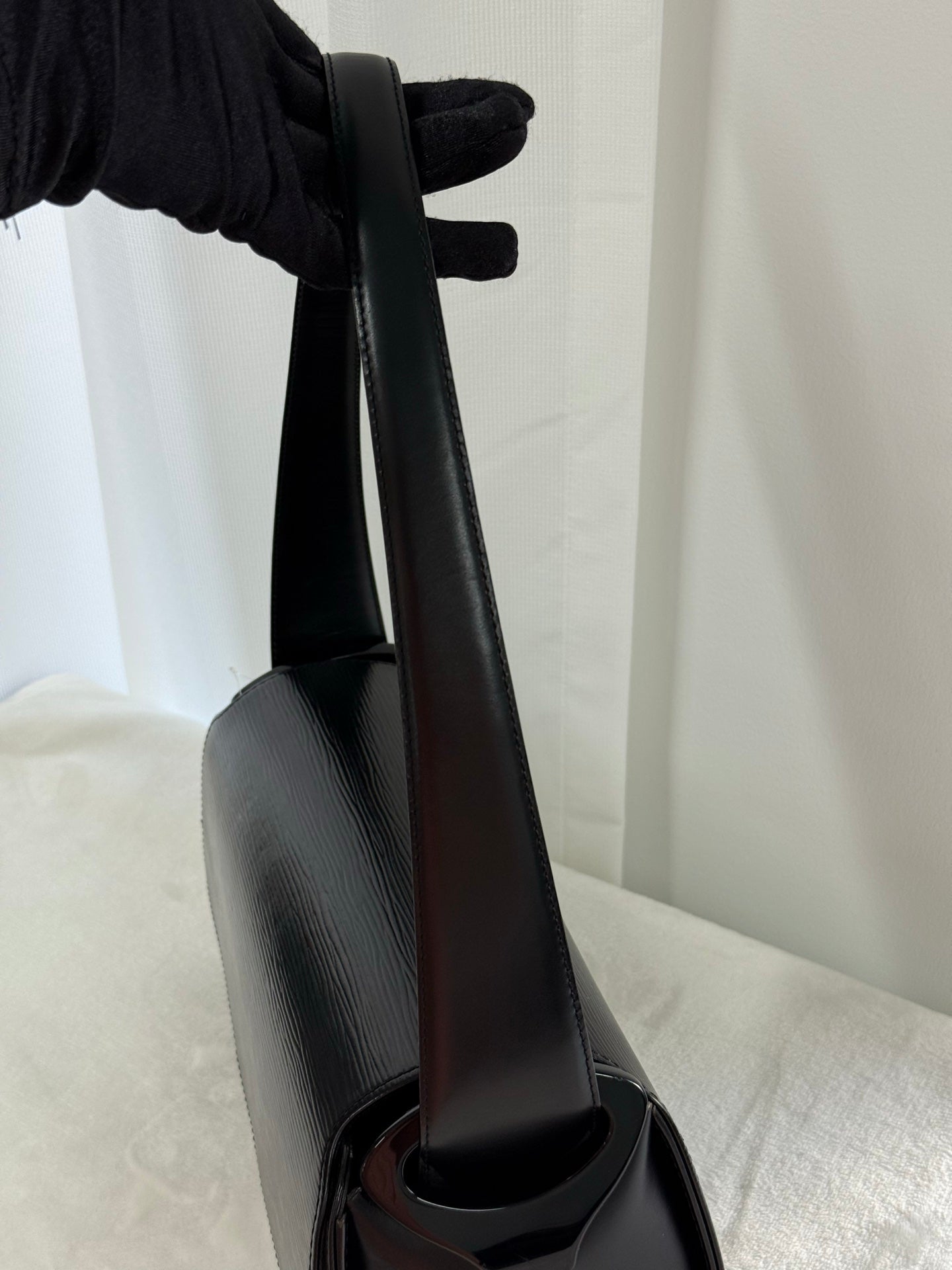 LOUIS VUITTON Epi Nocturne Shoulderbag