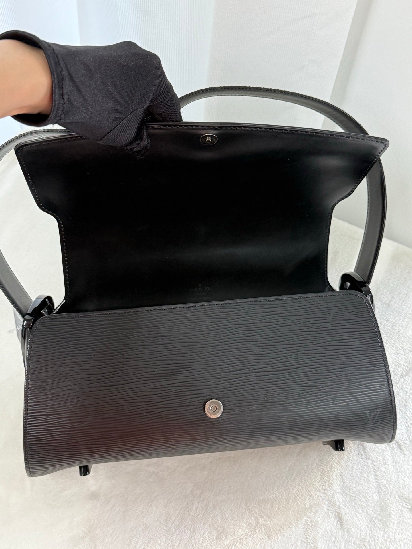 LOUIS VUITTON Epi Nocturne Shoulderbag