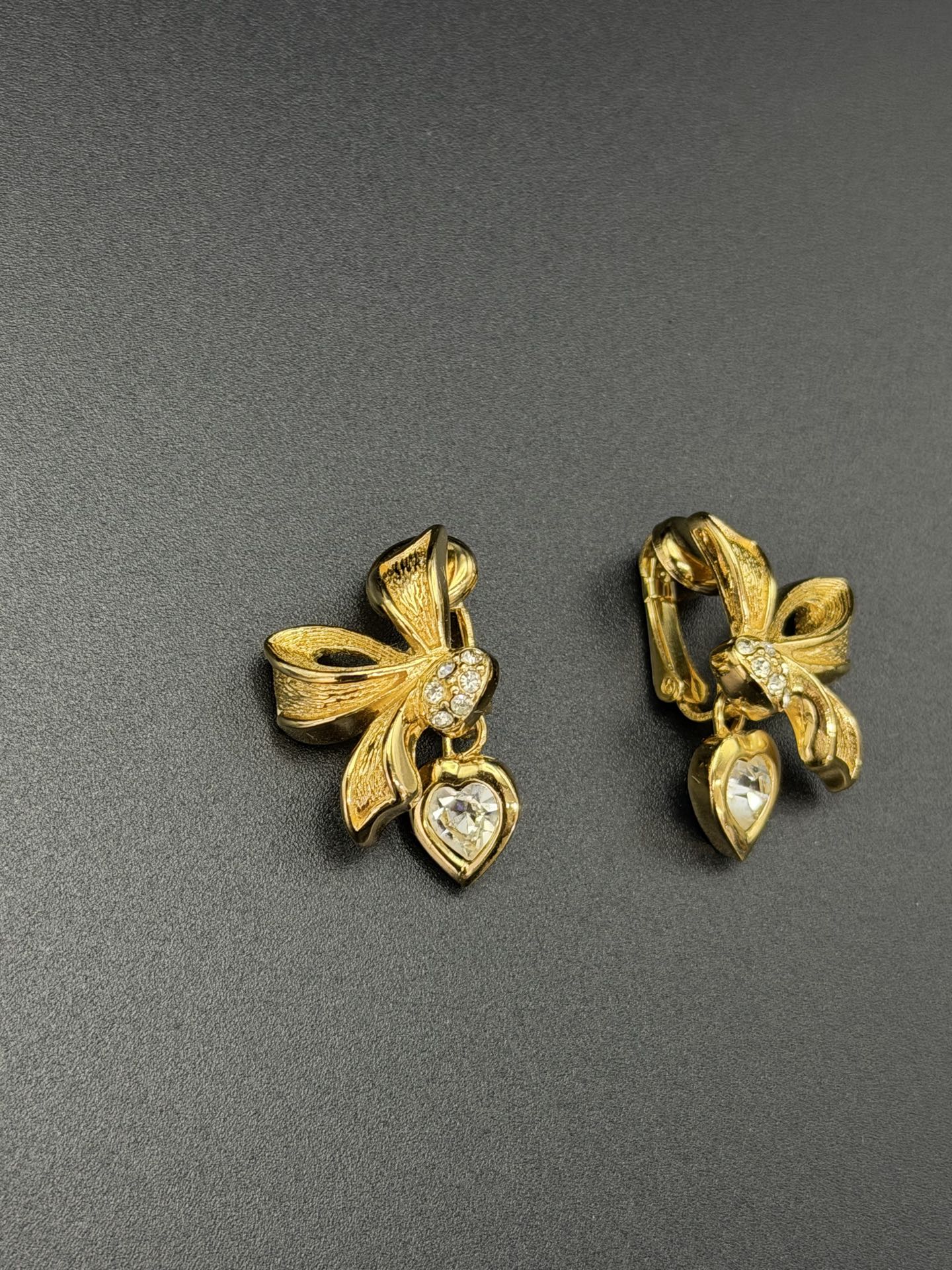 CHRISTIAN DIOR Ribbon Ear Clips