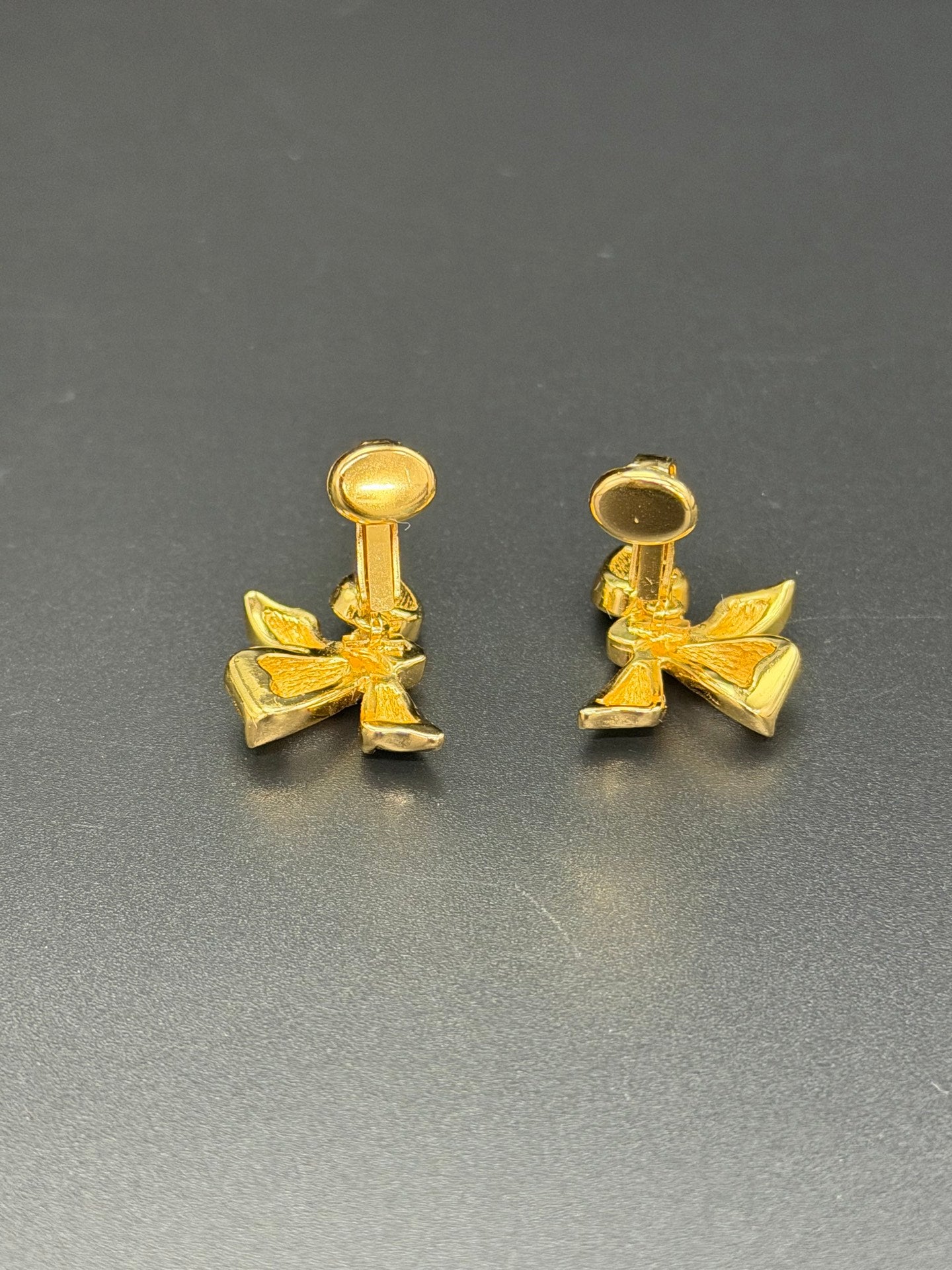 CHRISTIAN DIOR Ribbon Ear Clips