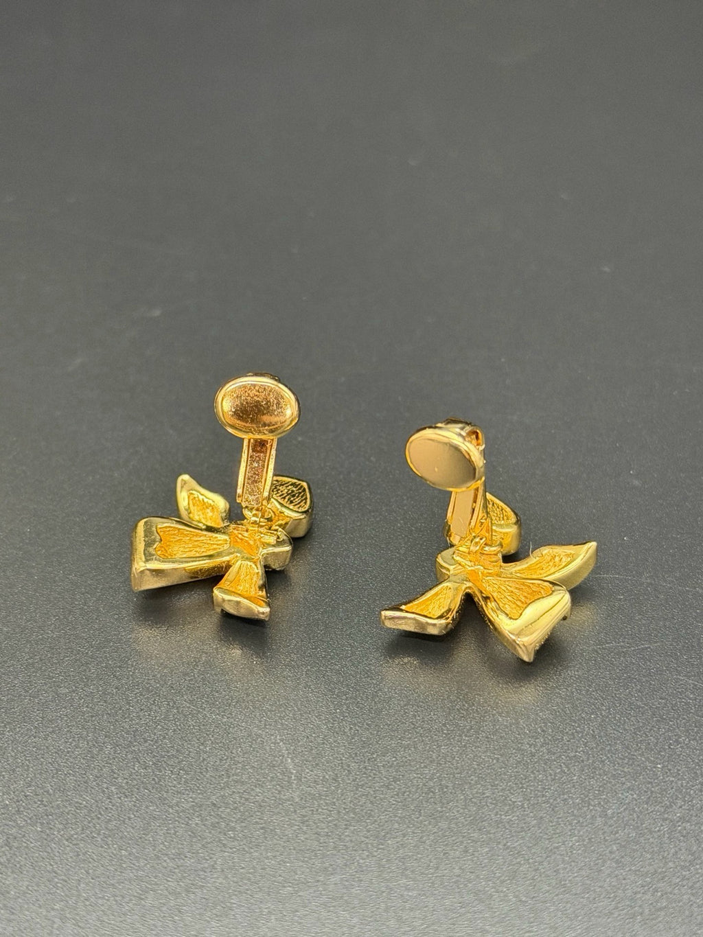 CHRISTIAN DIOR Ribbon Ear Clips