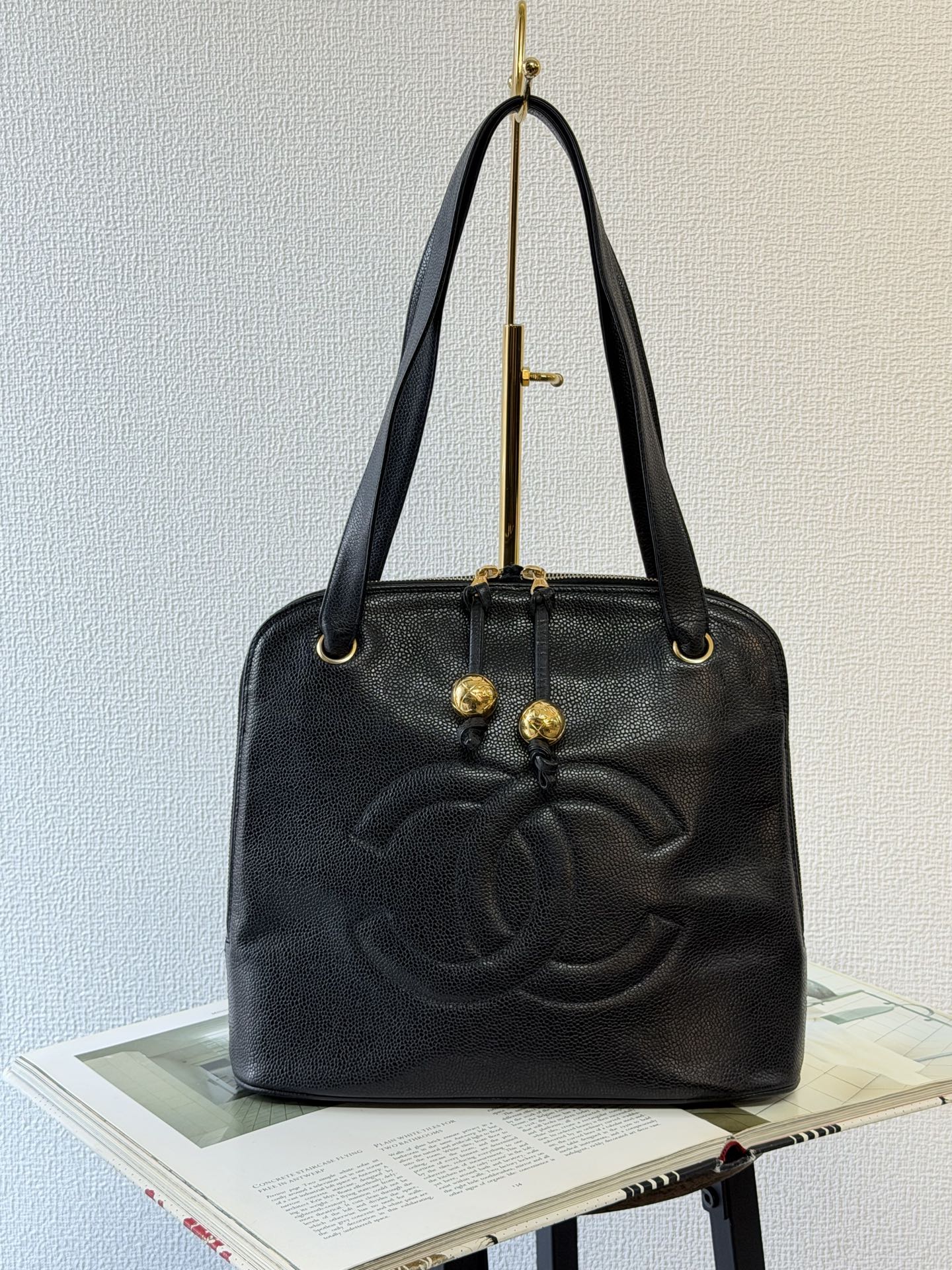 CHANEL Double-C Cavier Golden Ball Shoulderbag