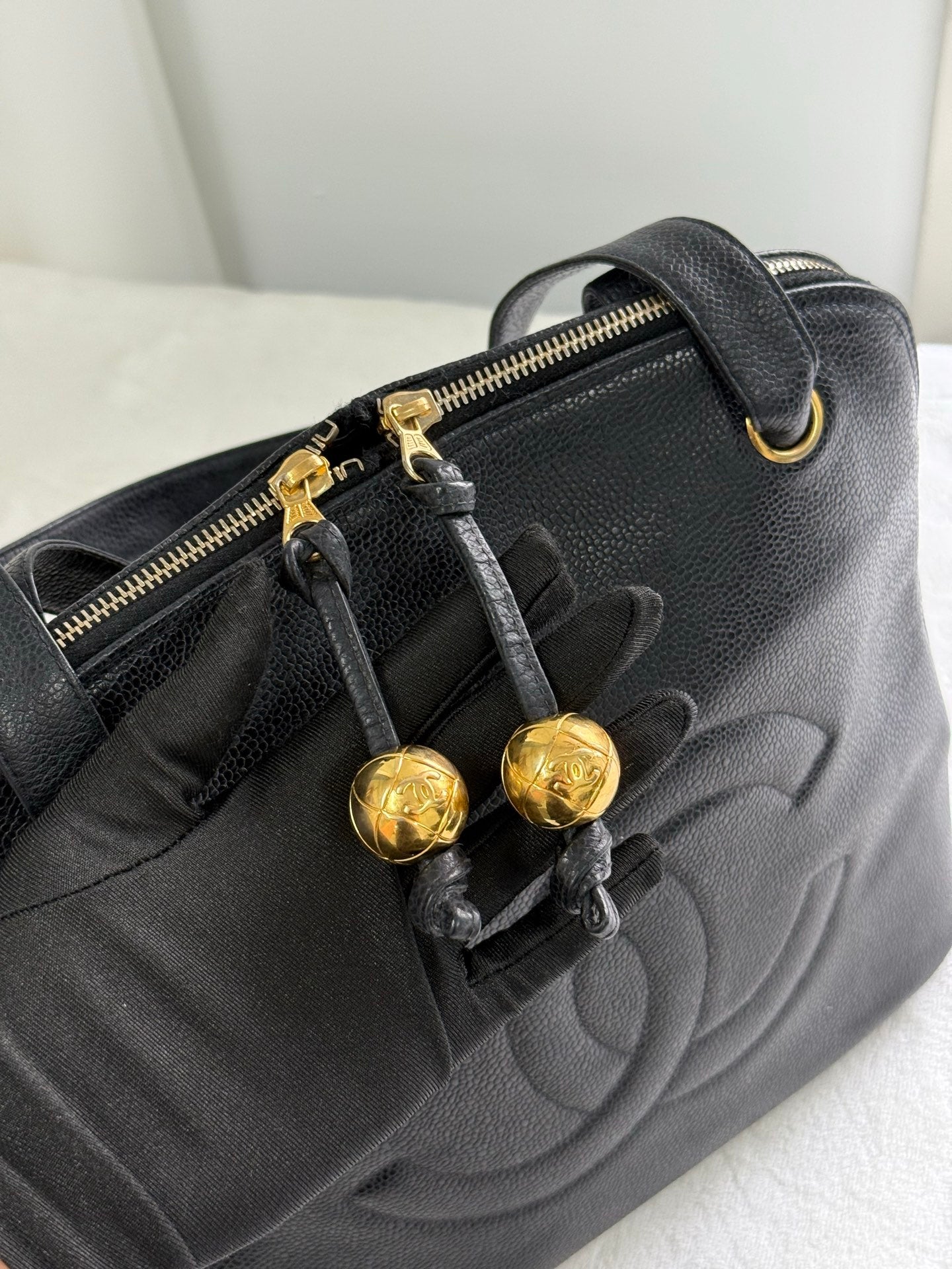 CHANEL Double-C Cavier Golden Ball Shoulderbag