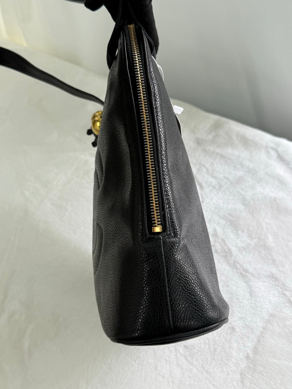 CHANEL Double-C Cavier Golden Ball Shoulderbag