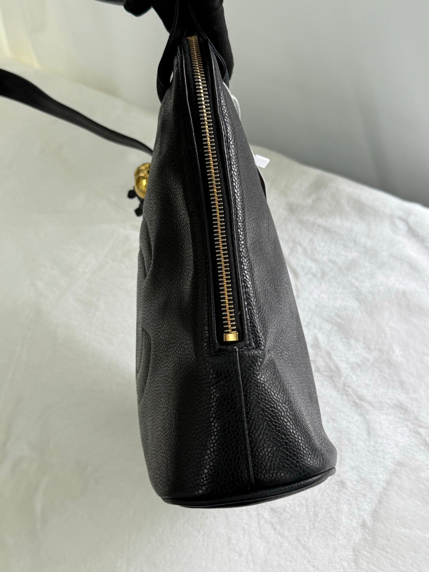 CHANEL Double-C Cavier Golden Ball Shoulderbag