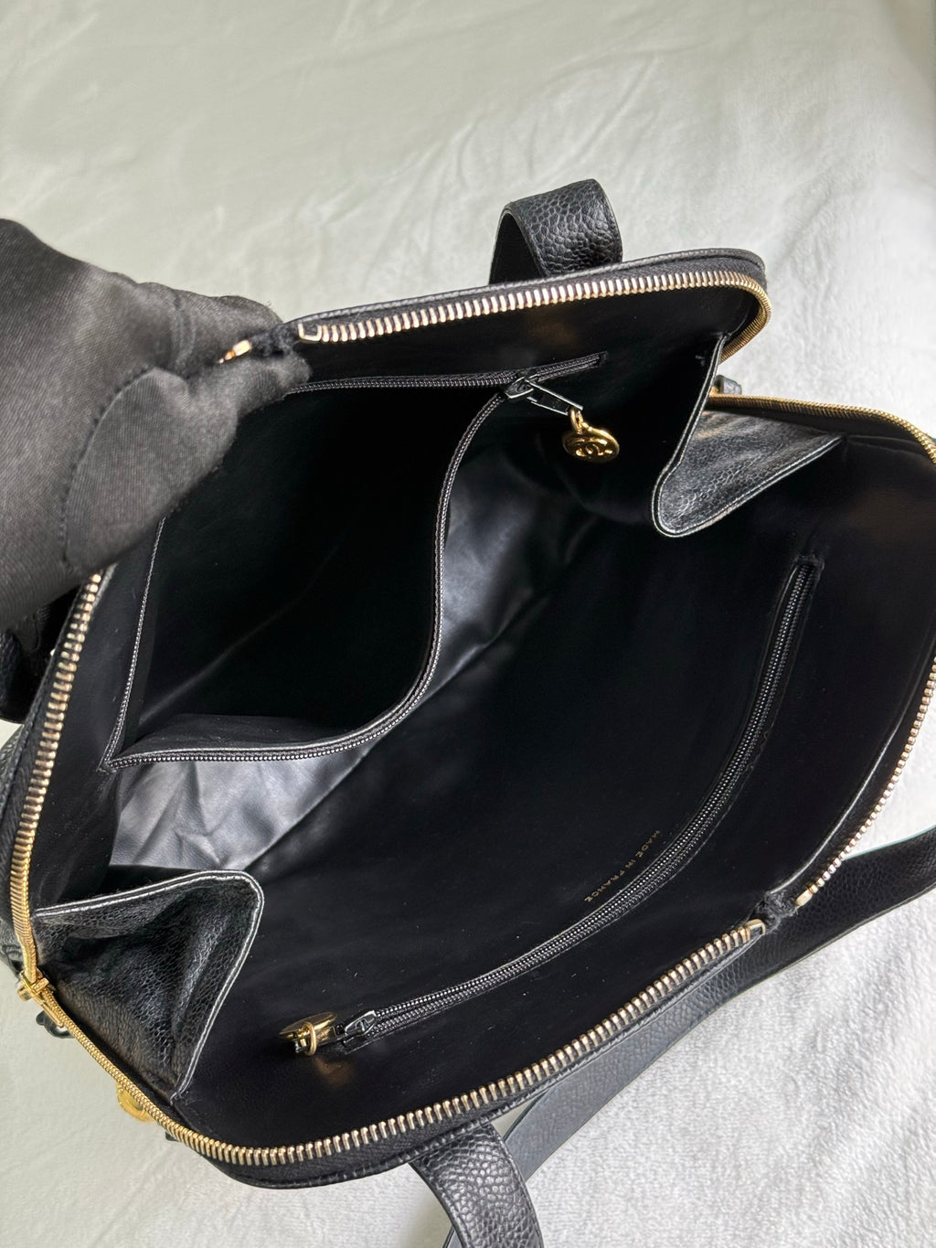 CHANEL Double-C Cavier Golden Ball Shoulderbag