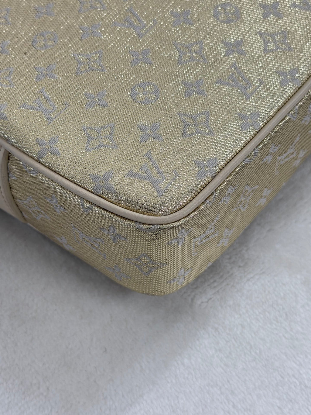LOUIS VUITTON Satin Monogram Shoulderbag