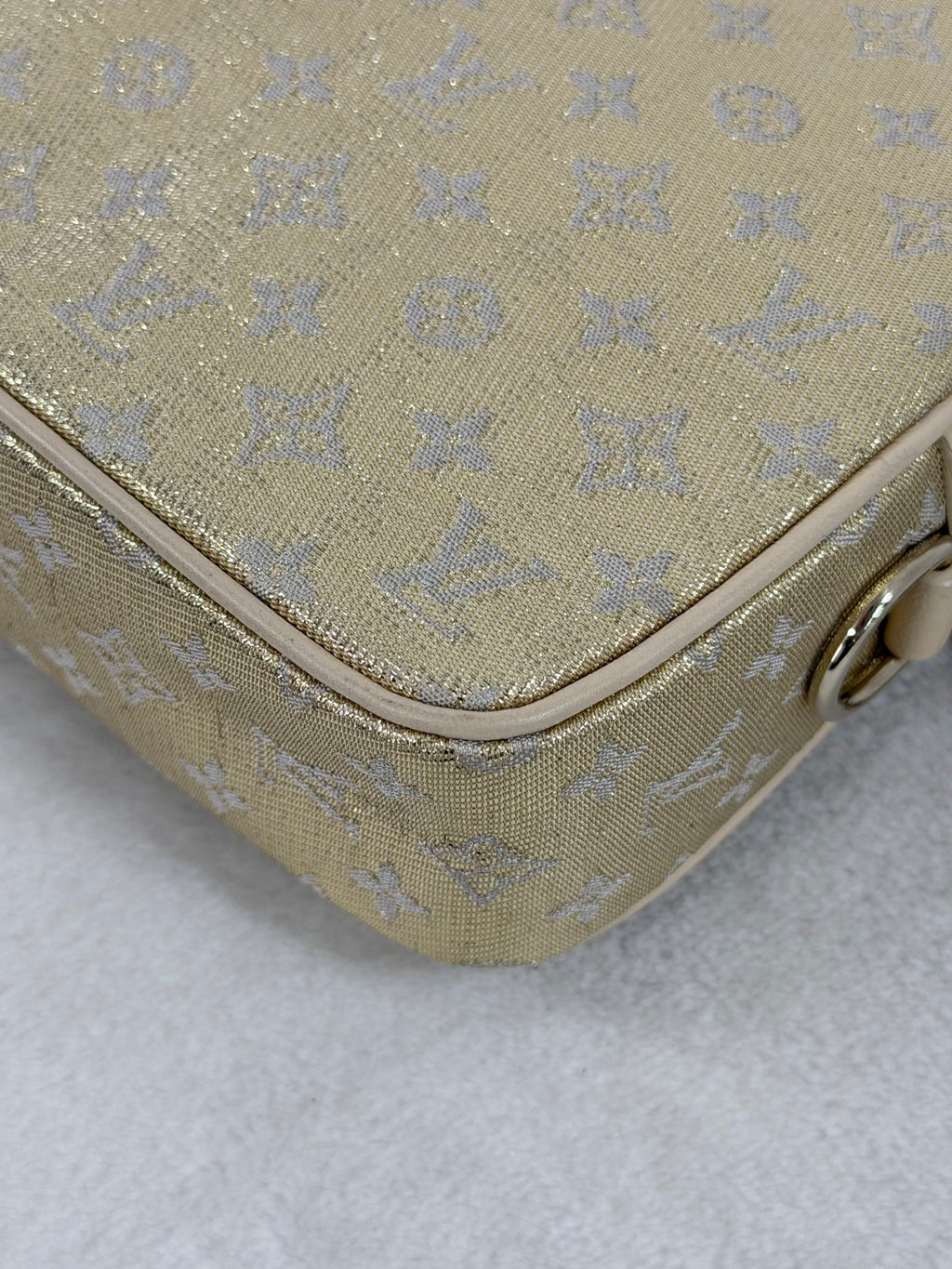 LOUIS VUITTON Satin Monogram Shoulderbag