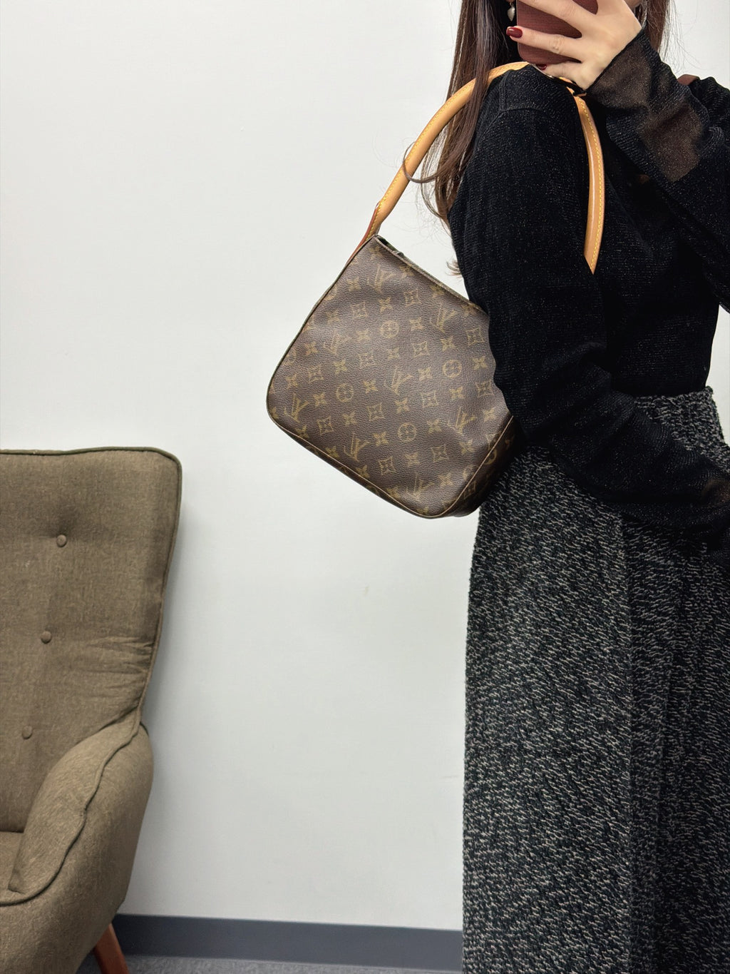 LOUIS VUITTON Monogram Looping MM