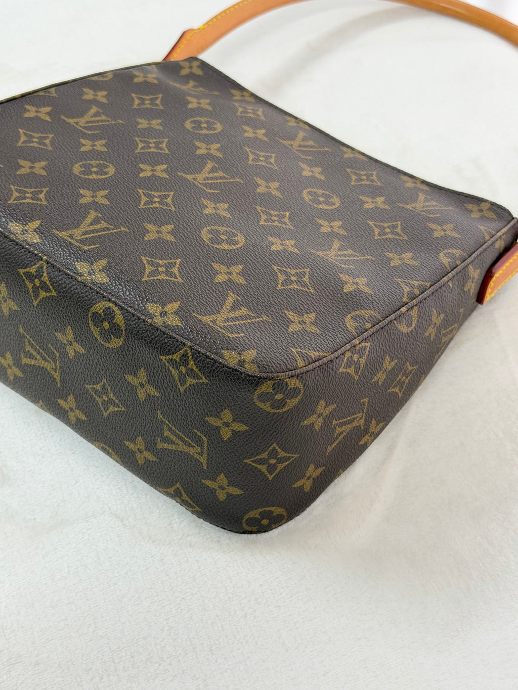 LOUIS VUITTON Monogram Looping MM
