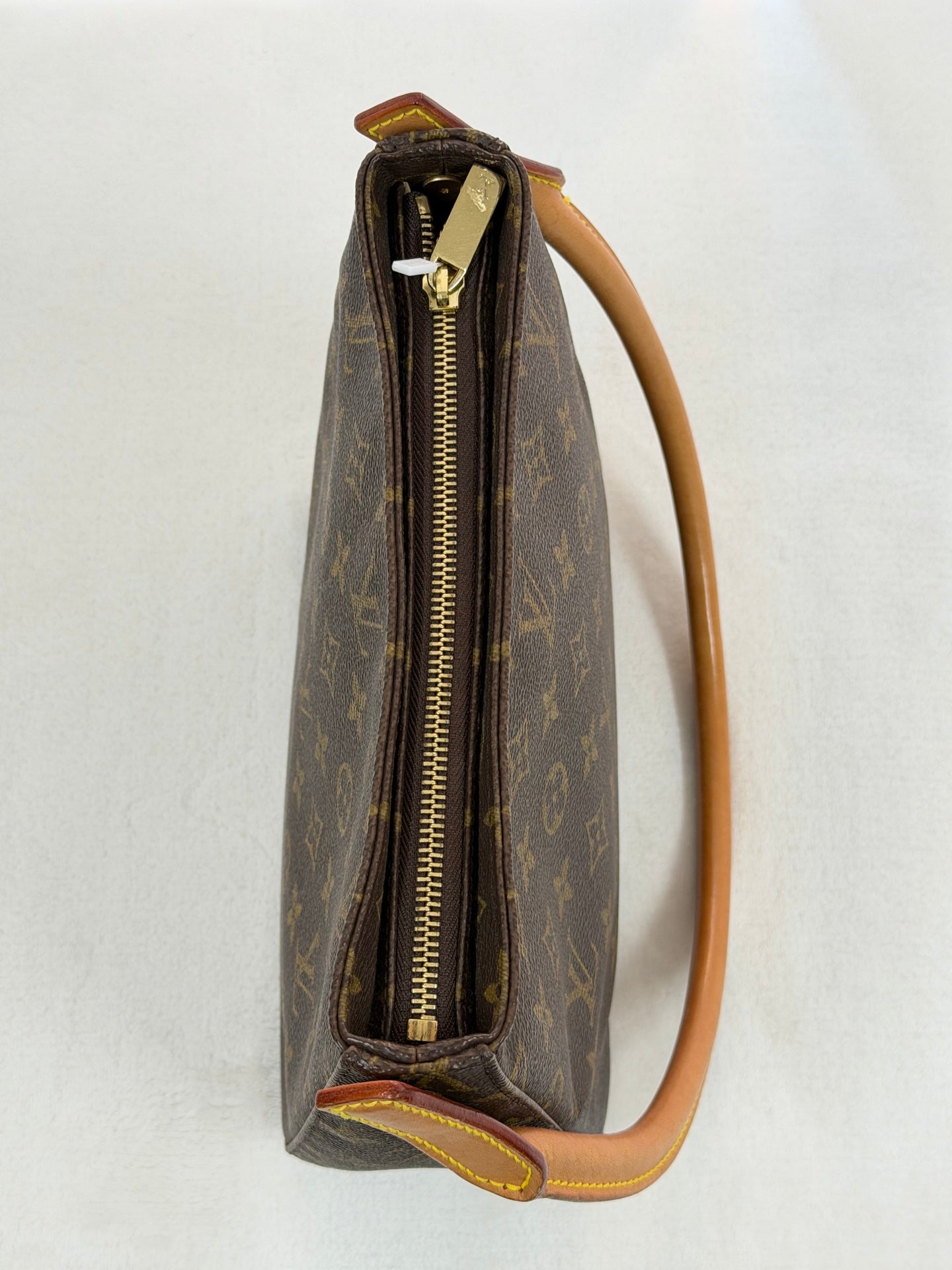 LOUIS VUITTON Monogram Looping MM