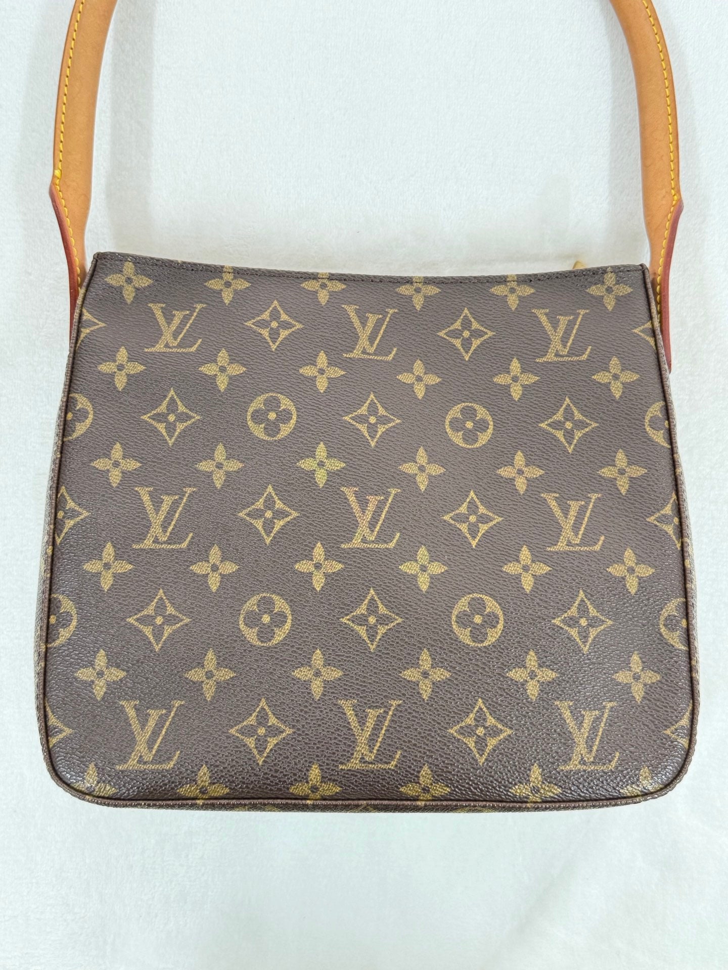 LOUIS VUITTON Monogram Looping MM