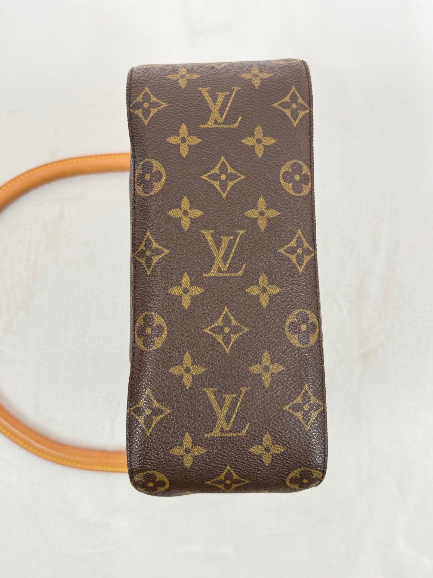LOUIS VUITTON Monogram Looping MM