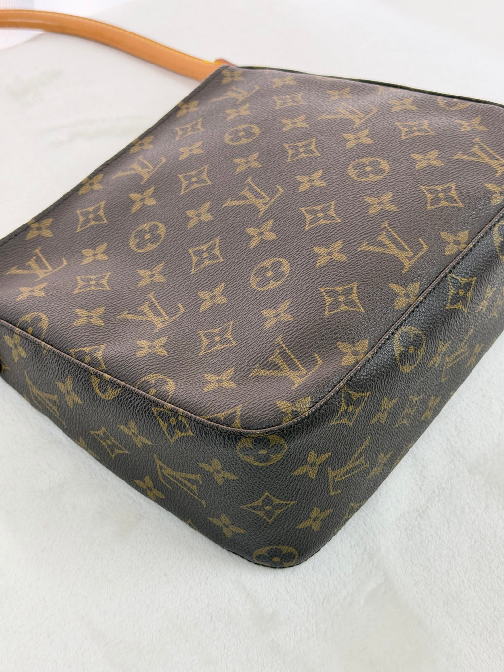 LOUIS VUITTON Monogram Looping MM