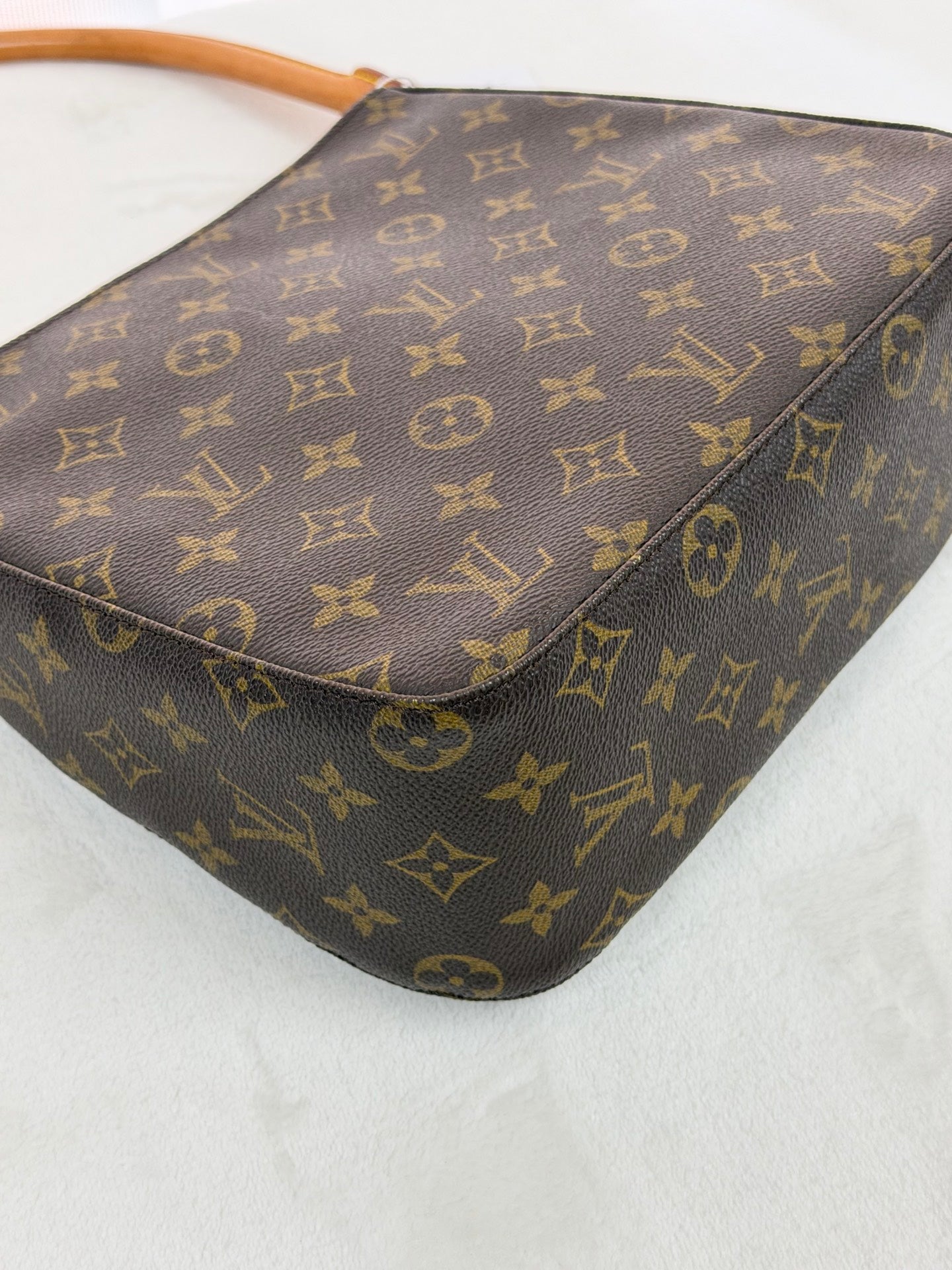LOUIS VUITTON Monogram Looping MM