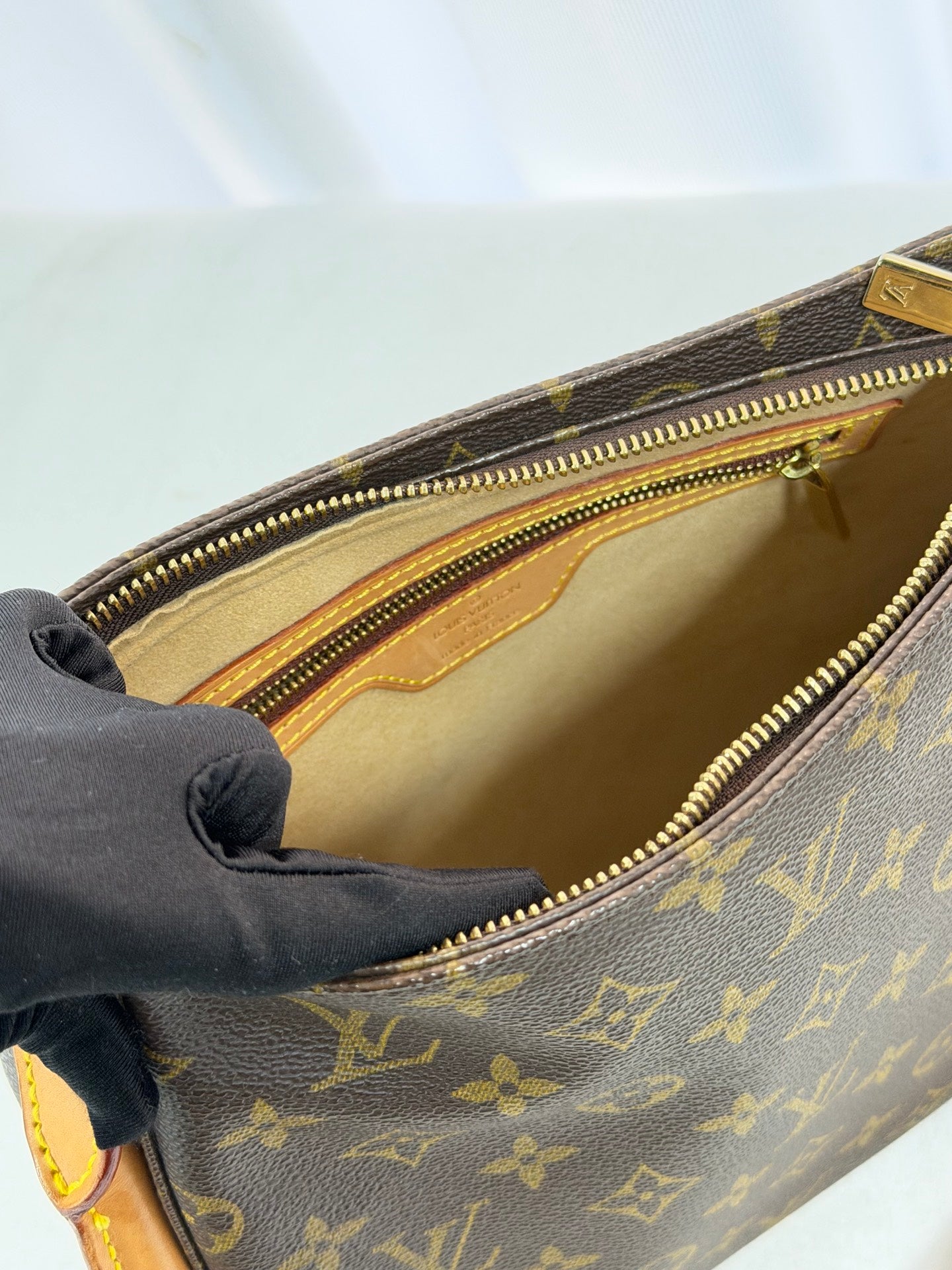 LOUIS VUITTON Monogram Looping MM