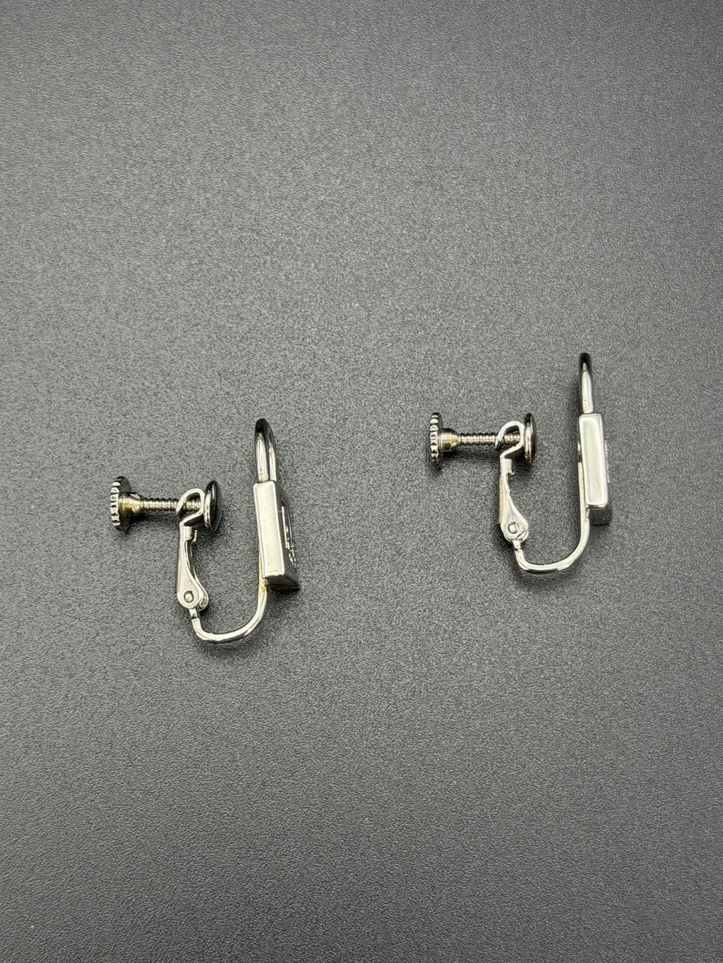 CHRISTIAN DIOR Logo Lock Earring Clip