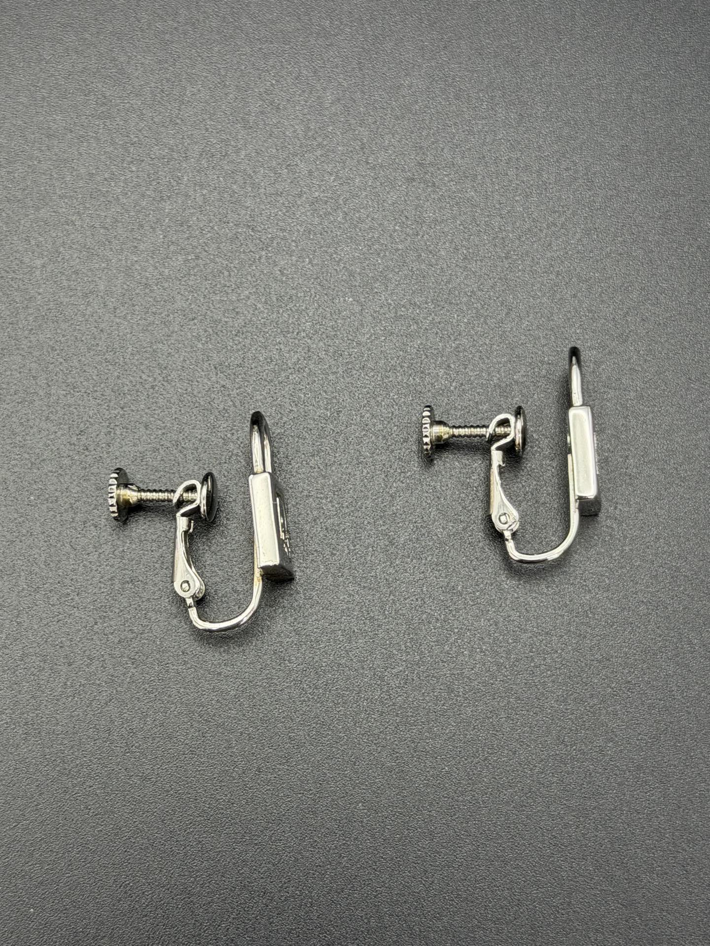 CHRISTIAN DIOR Logo Lock Earring Clip