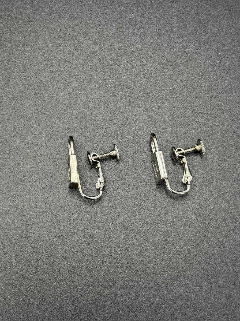 CHRISTIAN DIOR Logo Lock Earring Clip