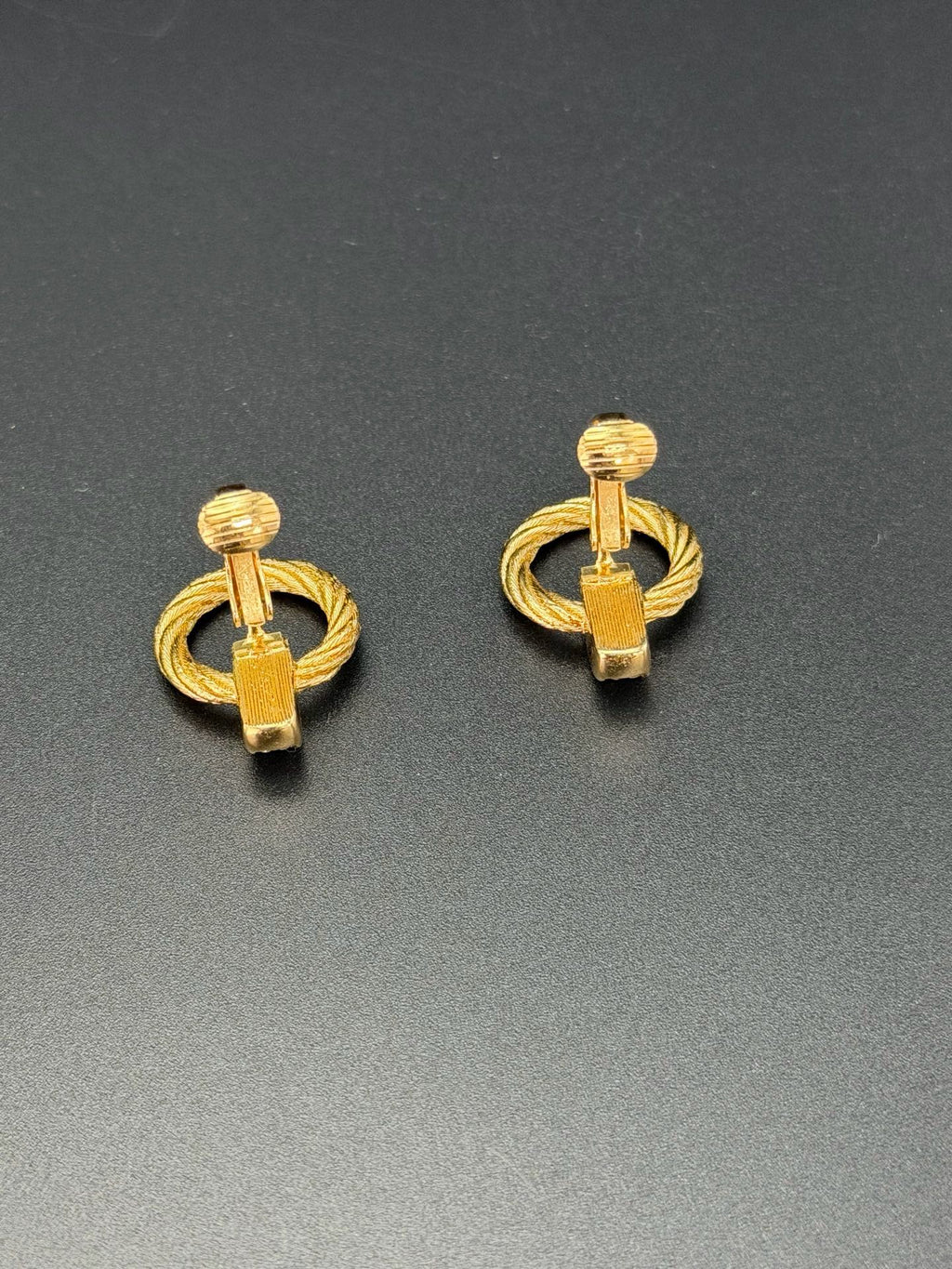 CHRISTIAN DIOR Circle Earring Clip