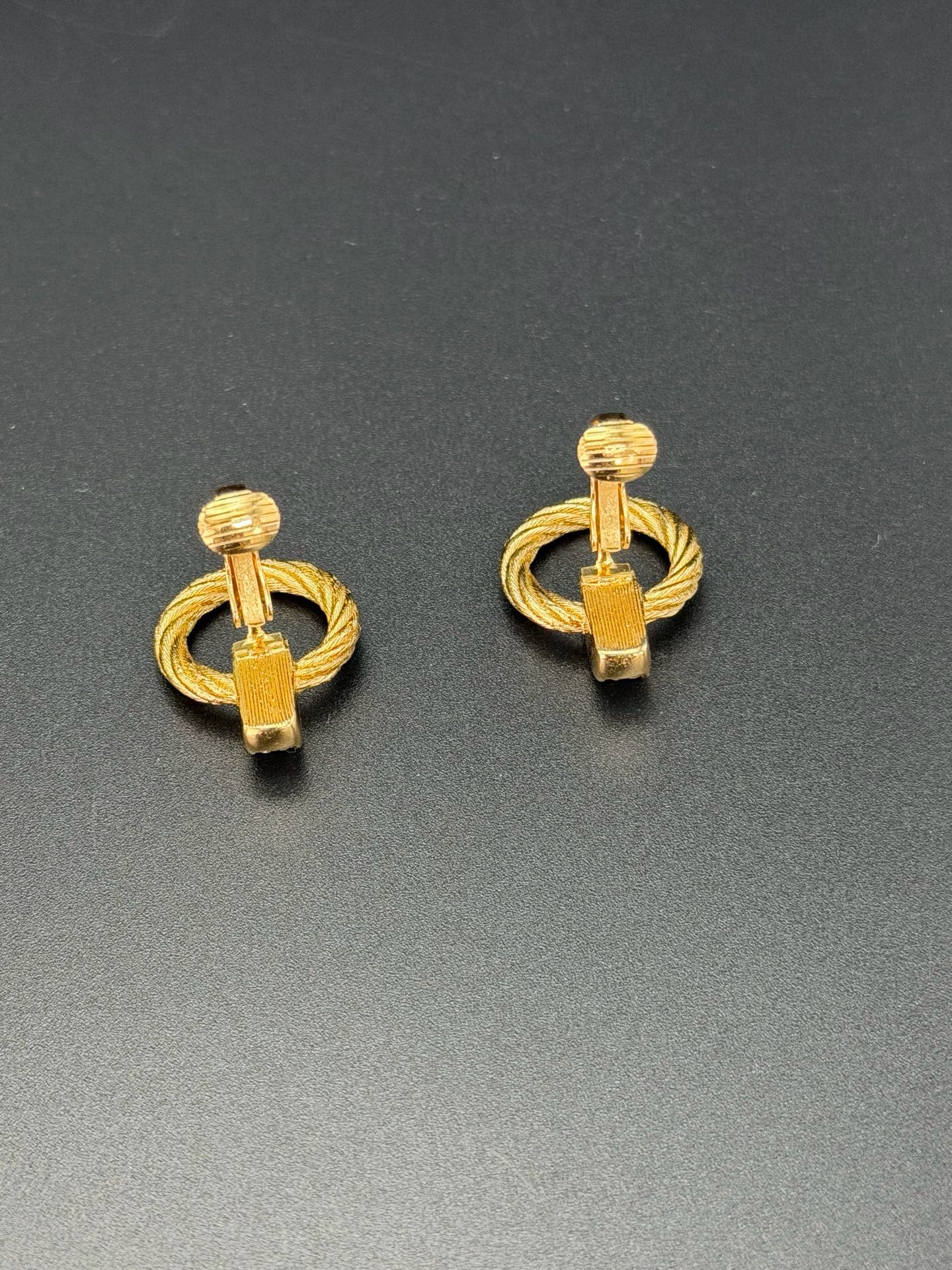 CHRISTIAN DIOR Circle Earring Clip