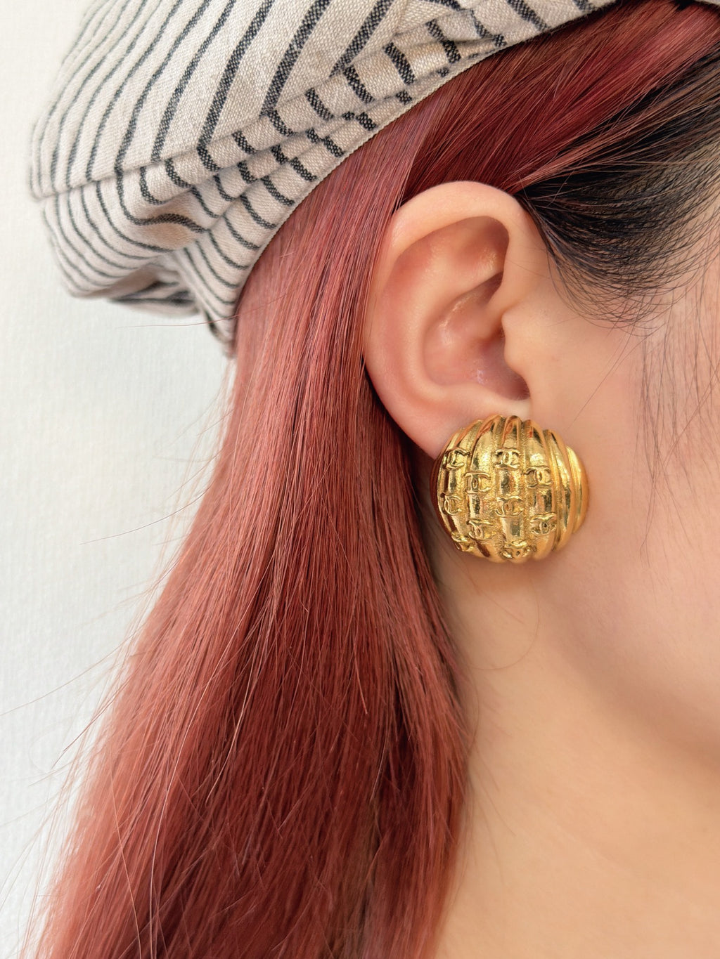 CHANEL Mini Double-C logo Earring Clip