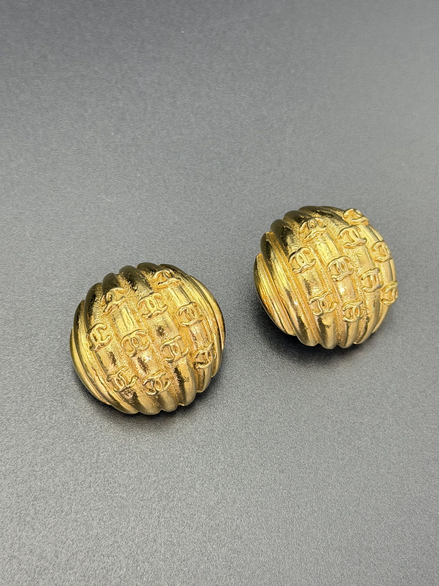 CHANEL Mini Double-C logo Earring Clip