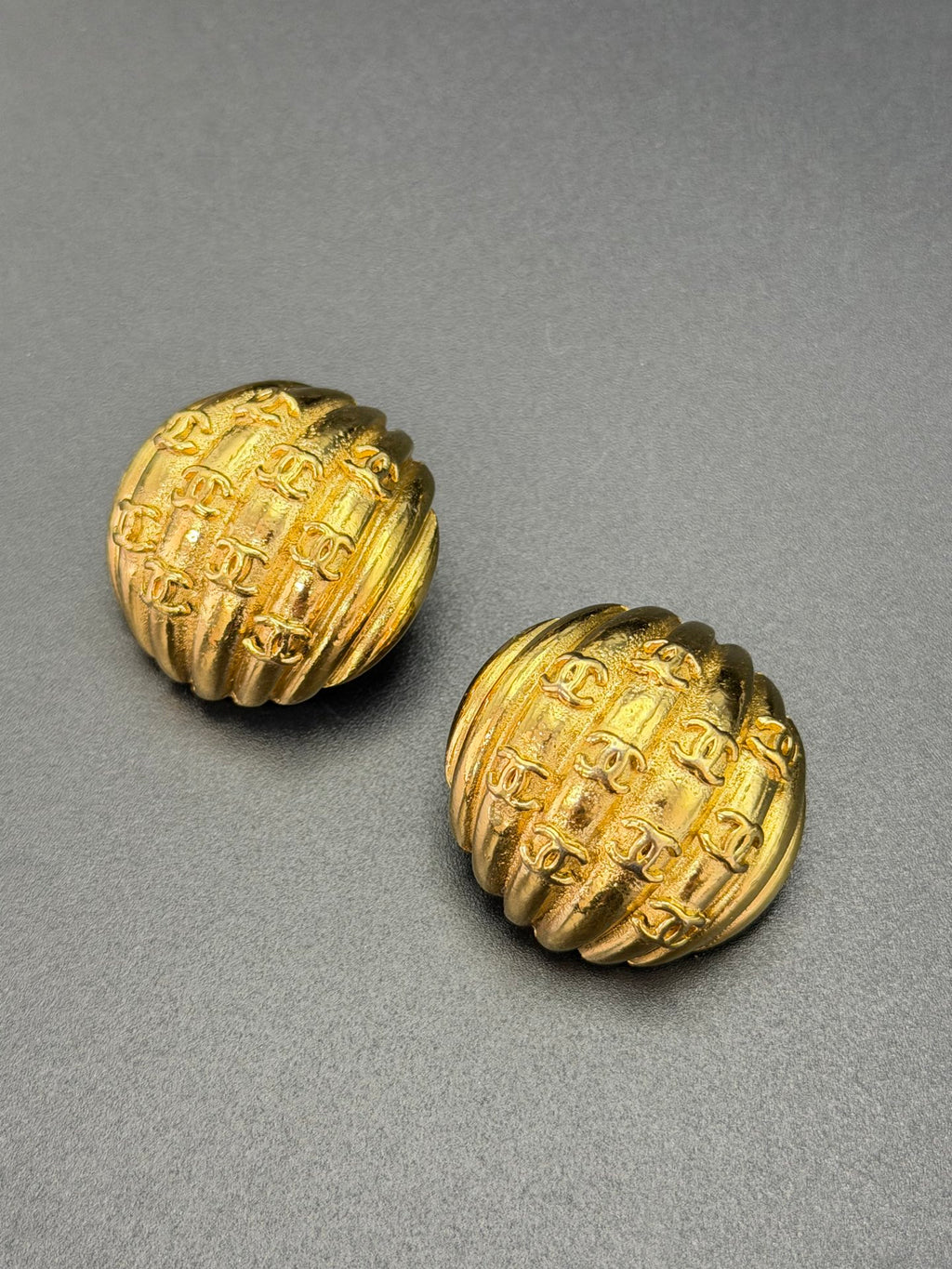 CHANEL Mini Double-C logo Earring Clip