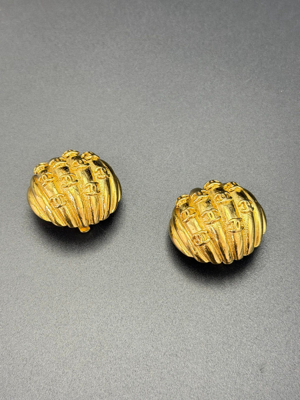 CHANEL Mini Double-C logo Earring Clip