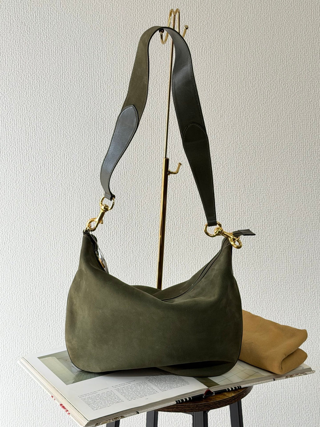 GUCCI Halfmoon Suded Shoulderbag