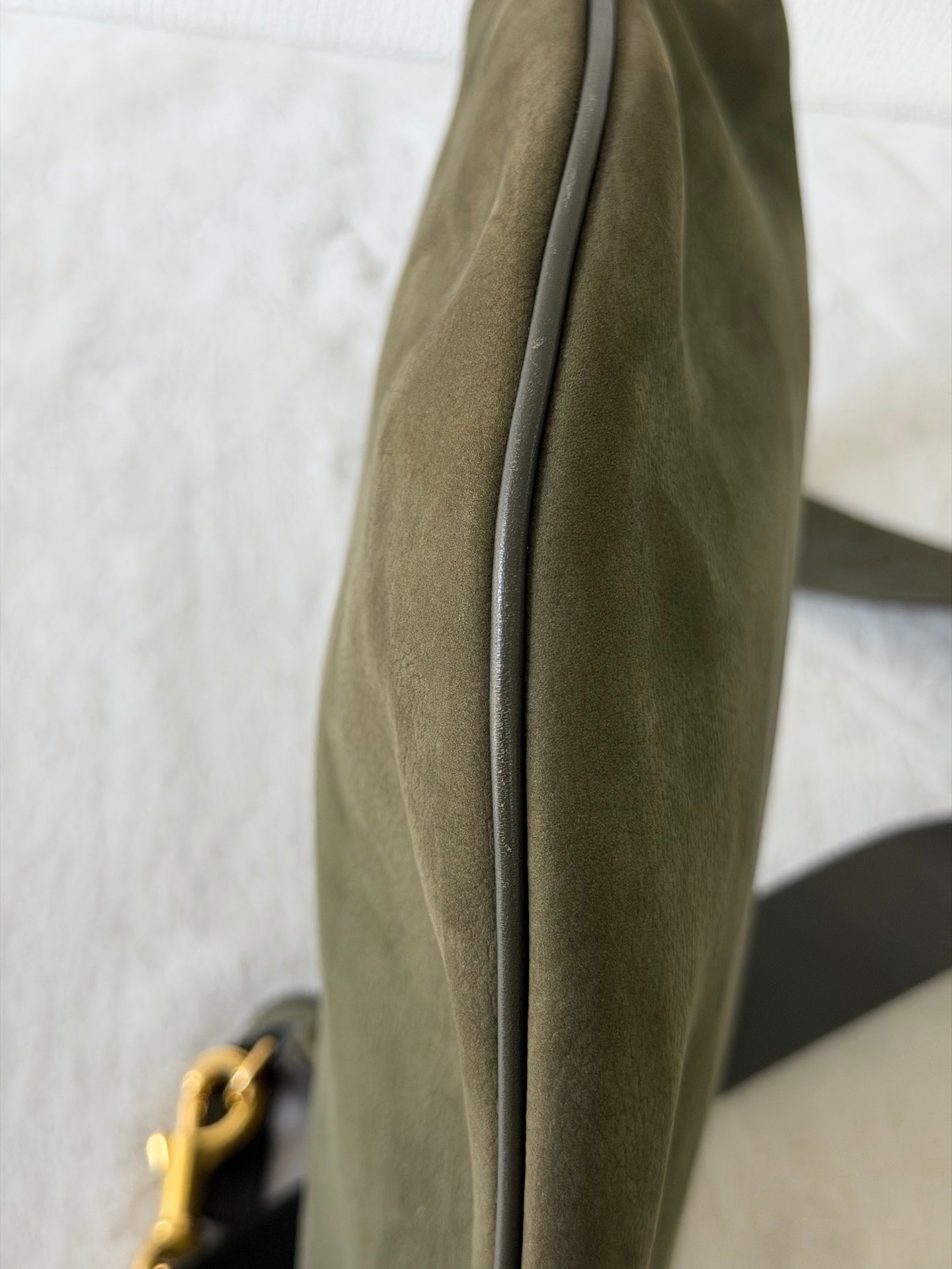 GUCCI Halfmoon Suded Shoulderbag