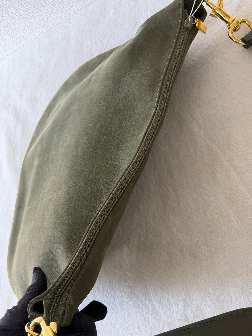 GUCCI Halfmoon Suded Shoulderbag