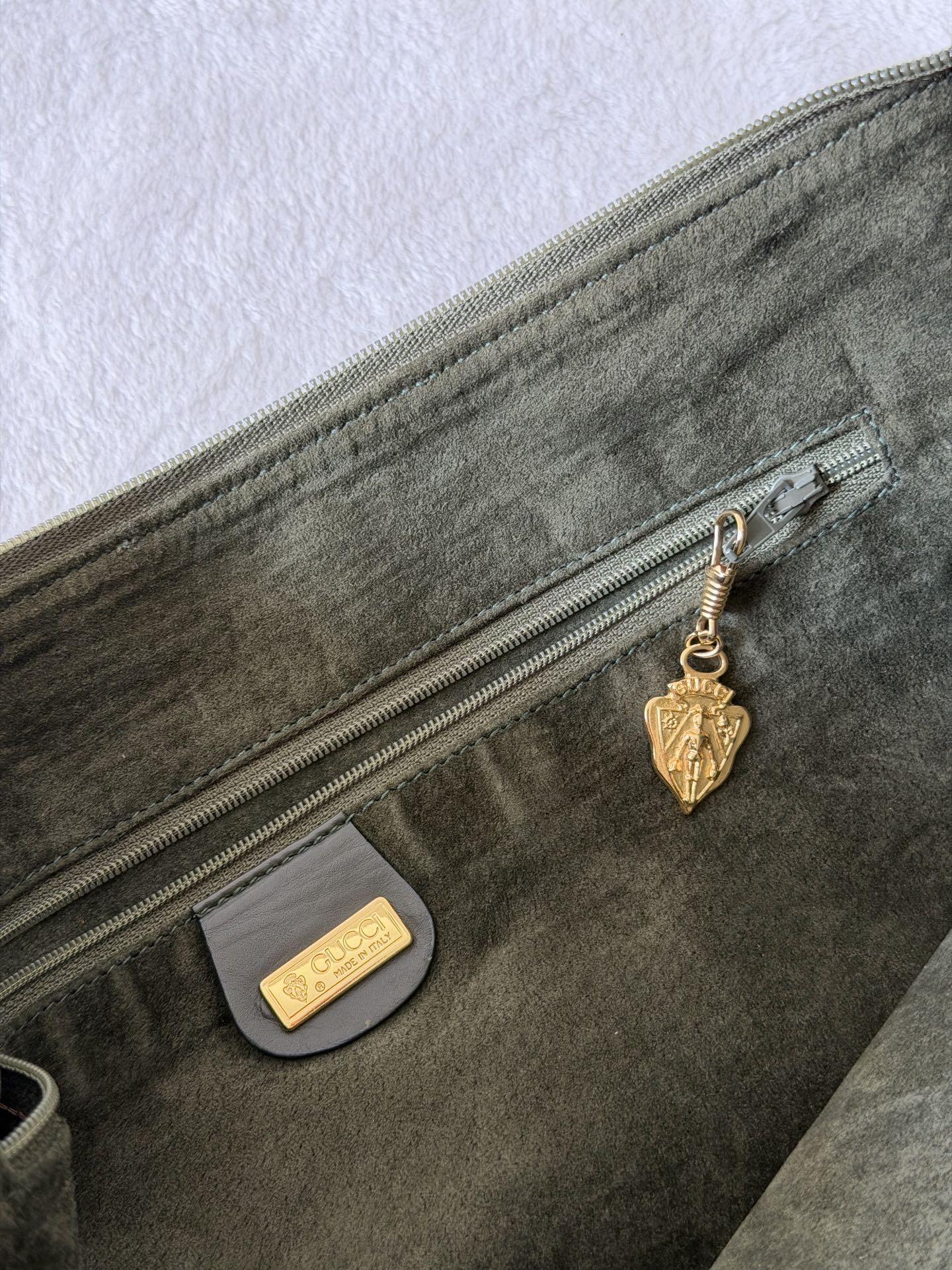 GUCCI Halfmoon Suded Shoulderbag