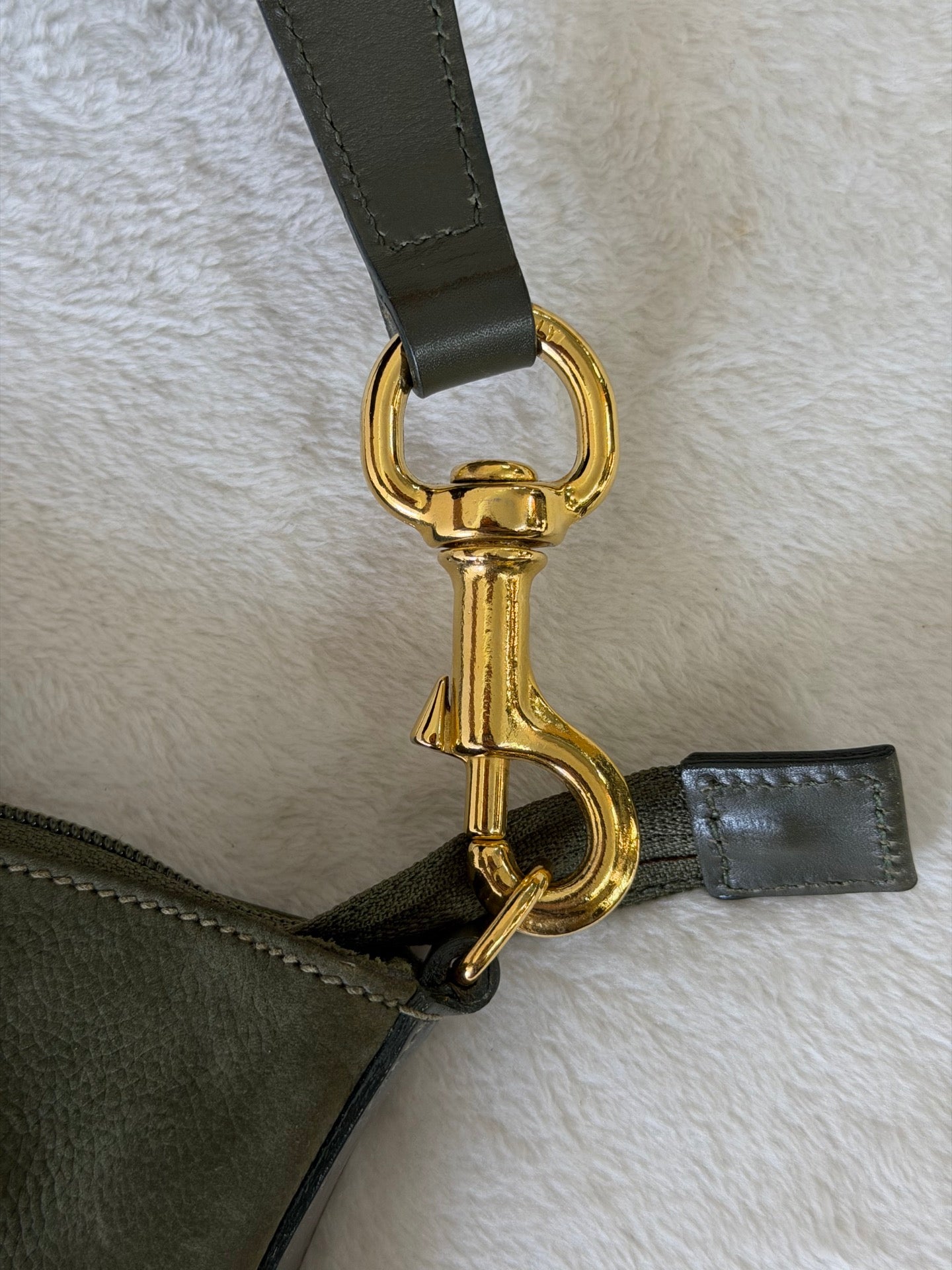 GUCCI Halfmoon Suded Shoulderbag