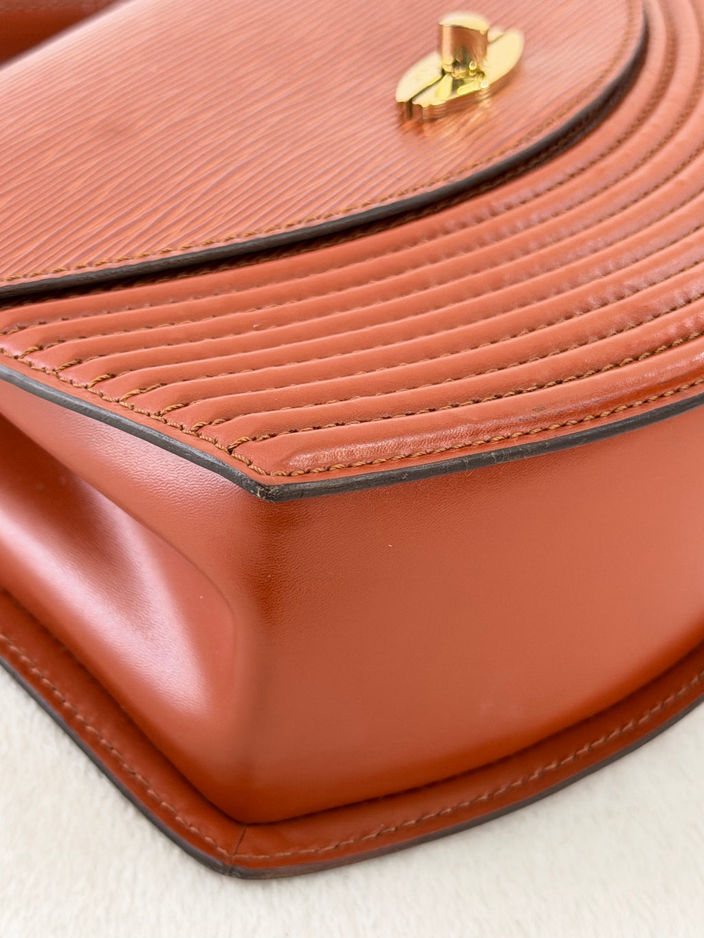 LOUIS VUITTON Epi Halfmoon Shoulderbag