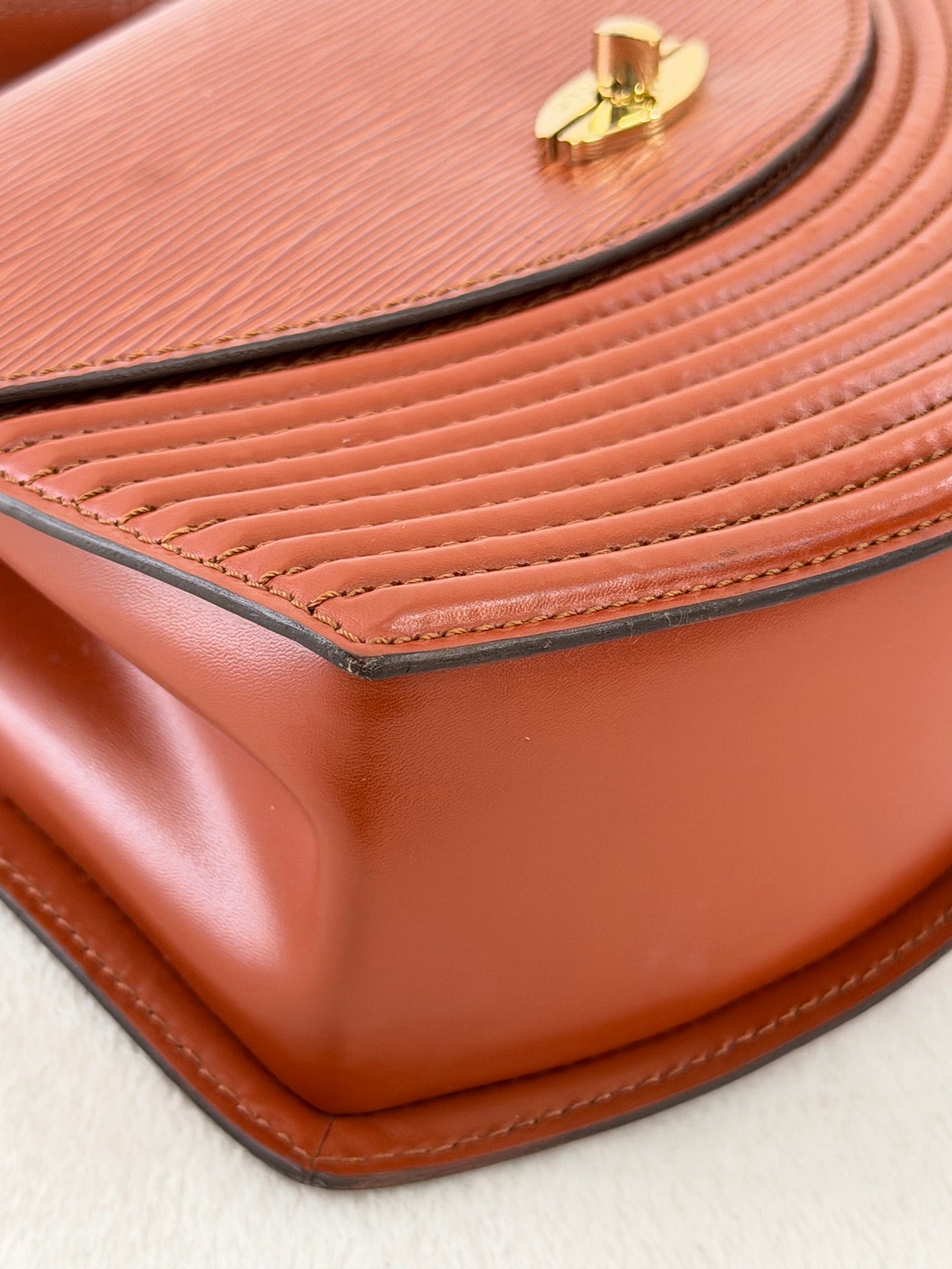 LOUIS VUITTON Epi Halfmoon Shoulderbag