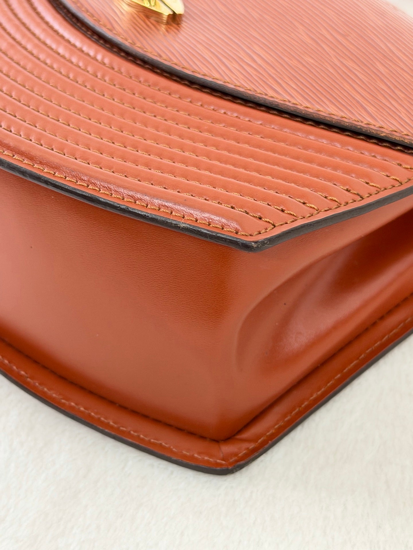 LOUIS VUITTON Epi Halfmoon Shoulderbag