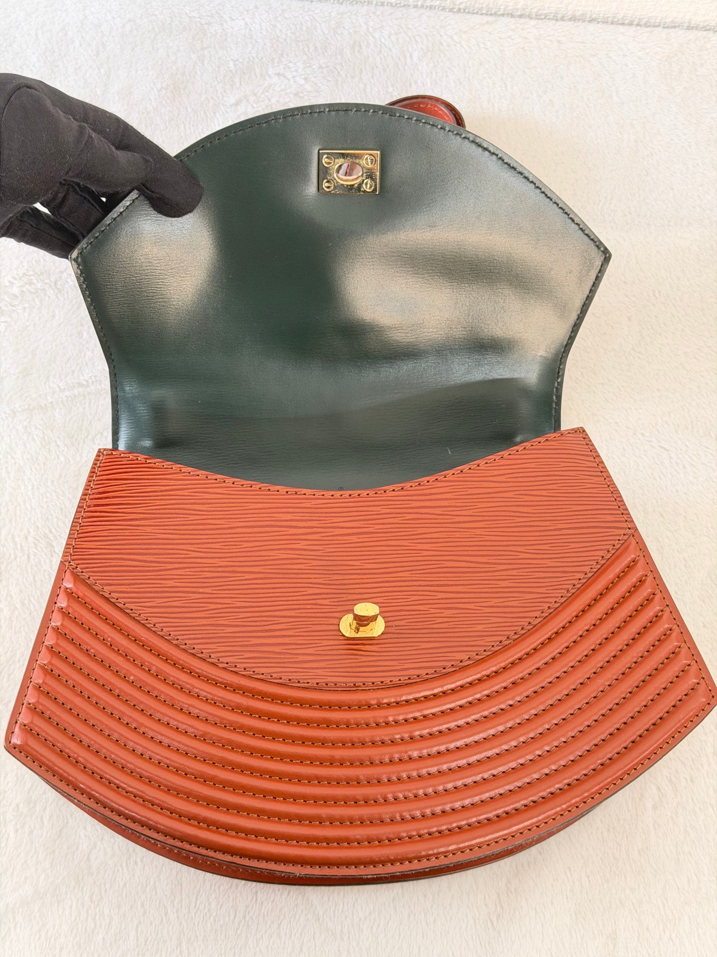 LOUIS VUITTON Epi Halfmoon Shoulderbag