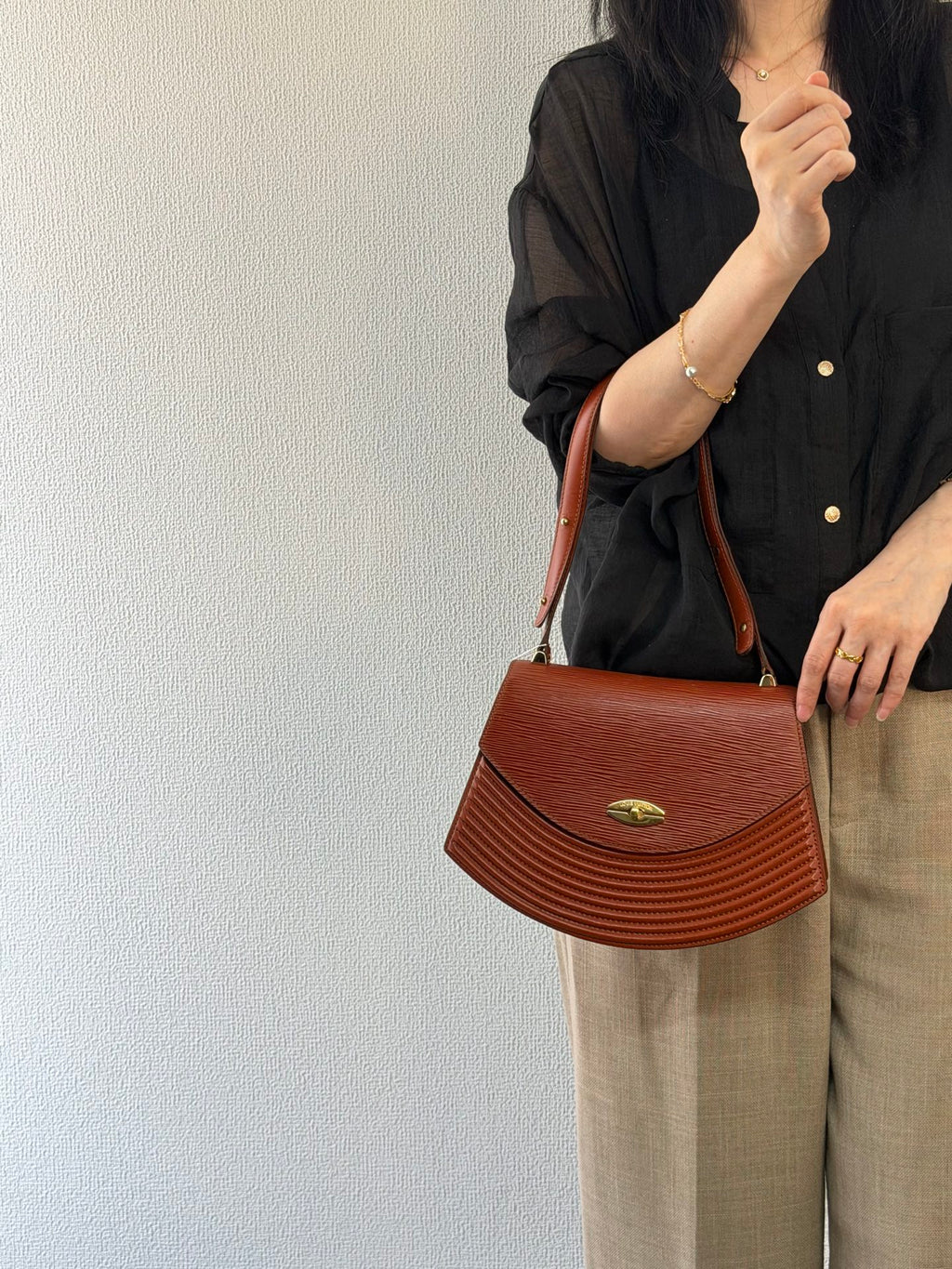 LOUIS VUITTON Epi Halfmoon Shoulderbag