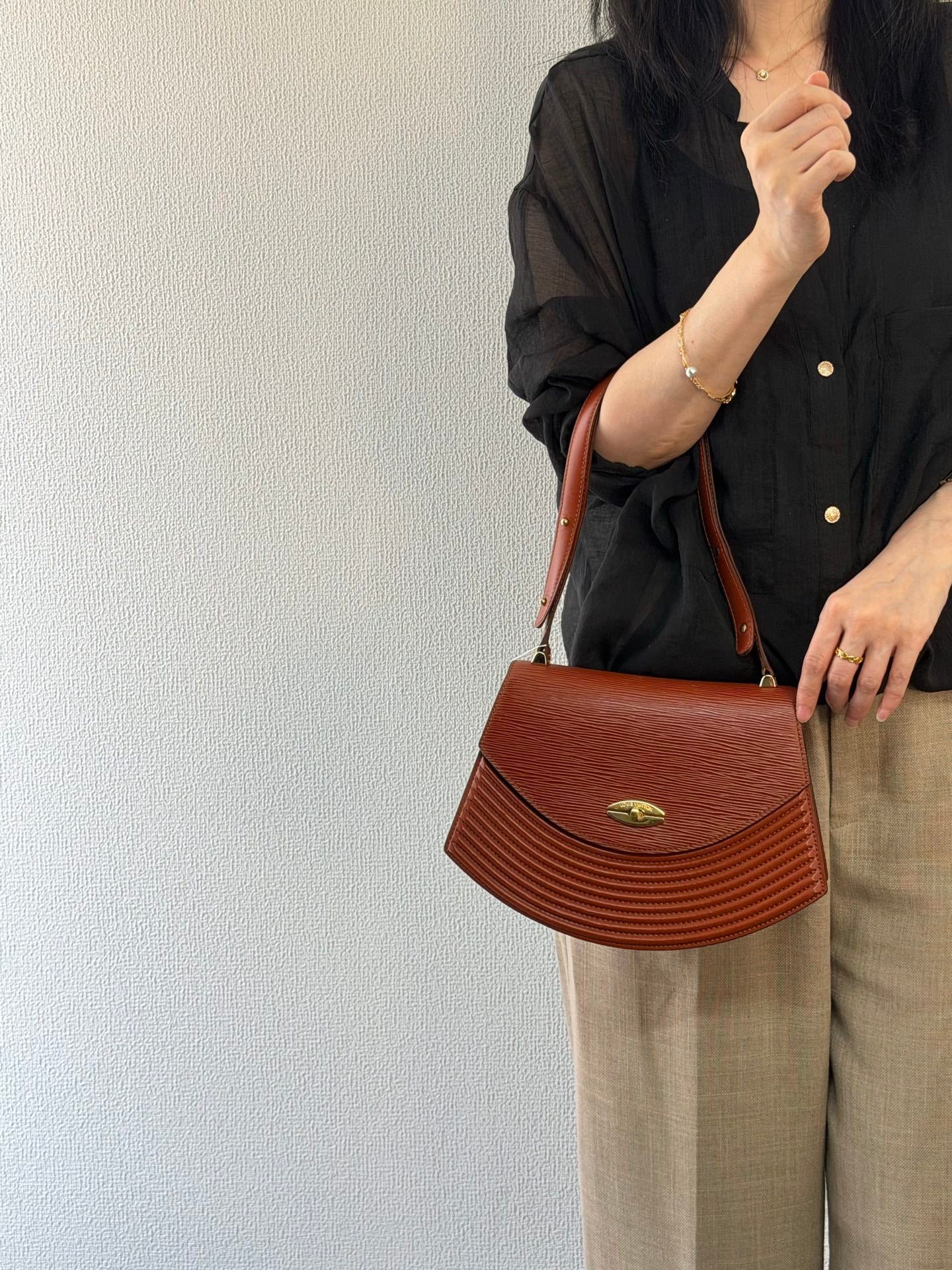 LOUIS VUITTON Epi Halfmoon Shoulderbag