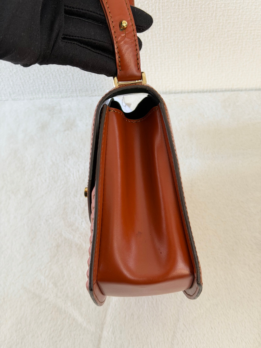 LOUIS VUITTON Epi Halfmoon Shoulderbag
