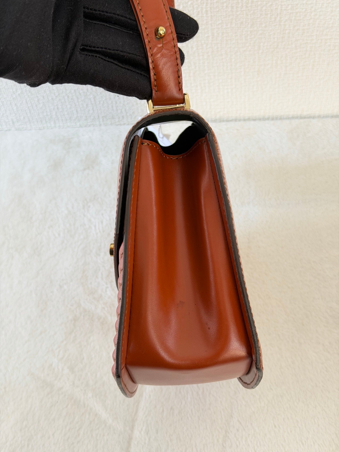 LOUIS VUITTON Epi Halfmoon Shoulderbag